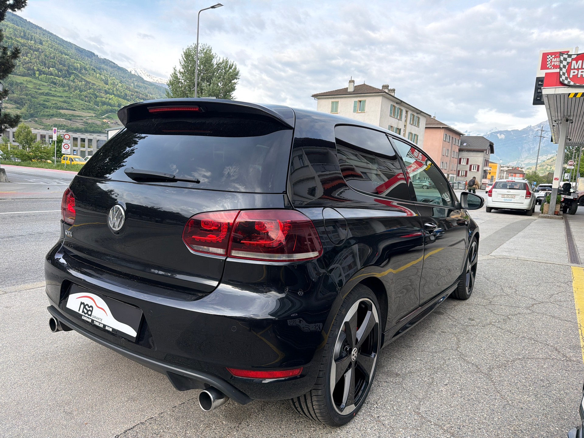 VW Golf 2.0 TSI GTI Edition 35-image-4
