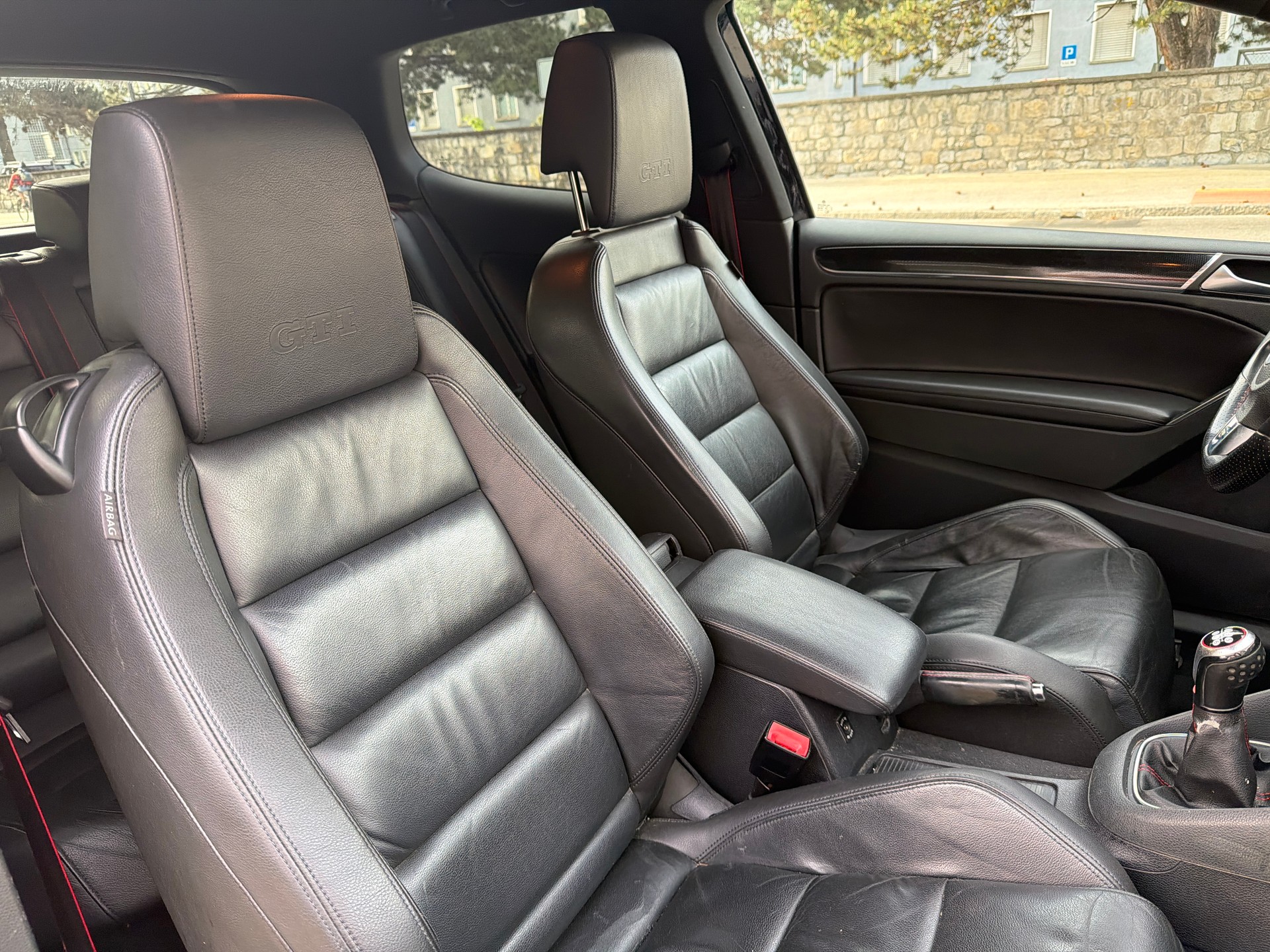 VW Golf 2.0 TSI GTI Edition 35-image-17