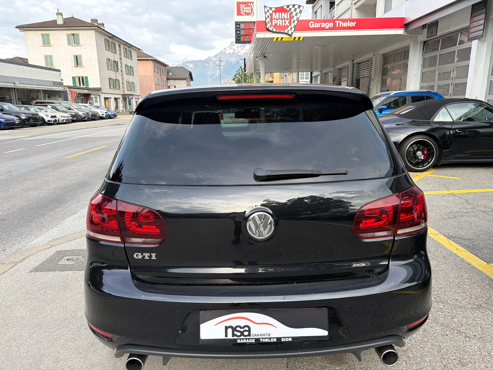 VW Golf 2.0 TSI GTI Edition 35-image-12