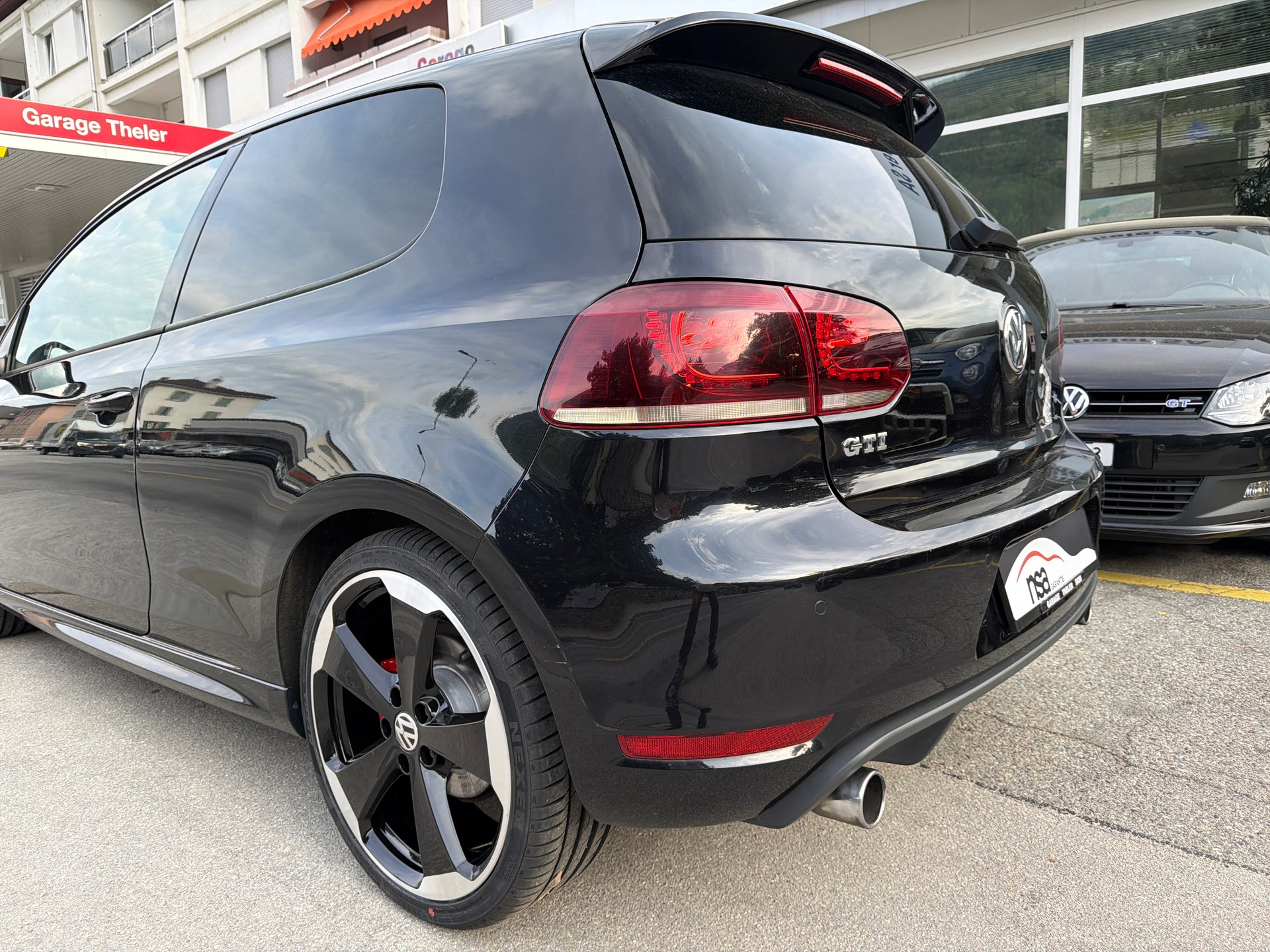 VW Golf 2.0 TSI GTI Edition 35-image-10