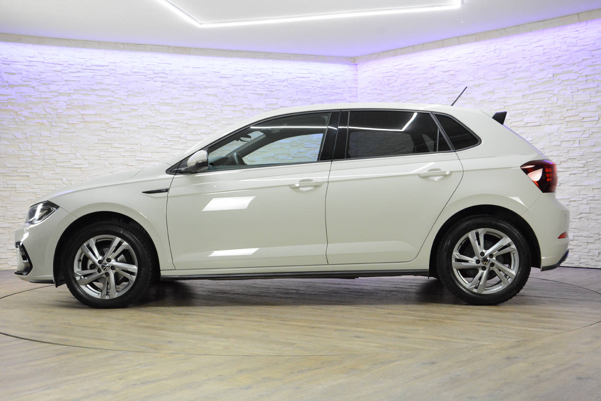 VW Polo 1.0 TSI R-Line DSG-image-2