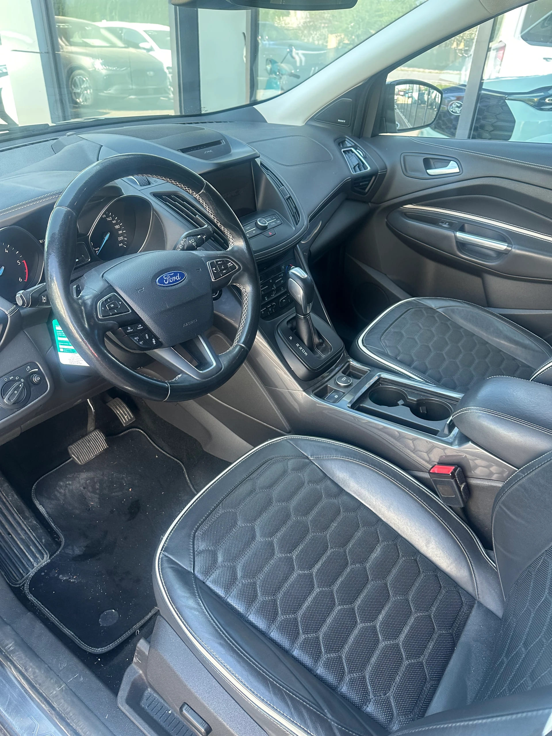 FORD Kuga 2.0 TDCi 180 Vignale FPS-image-9