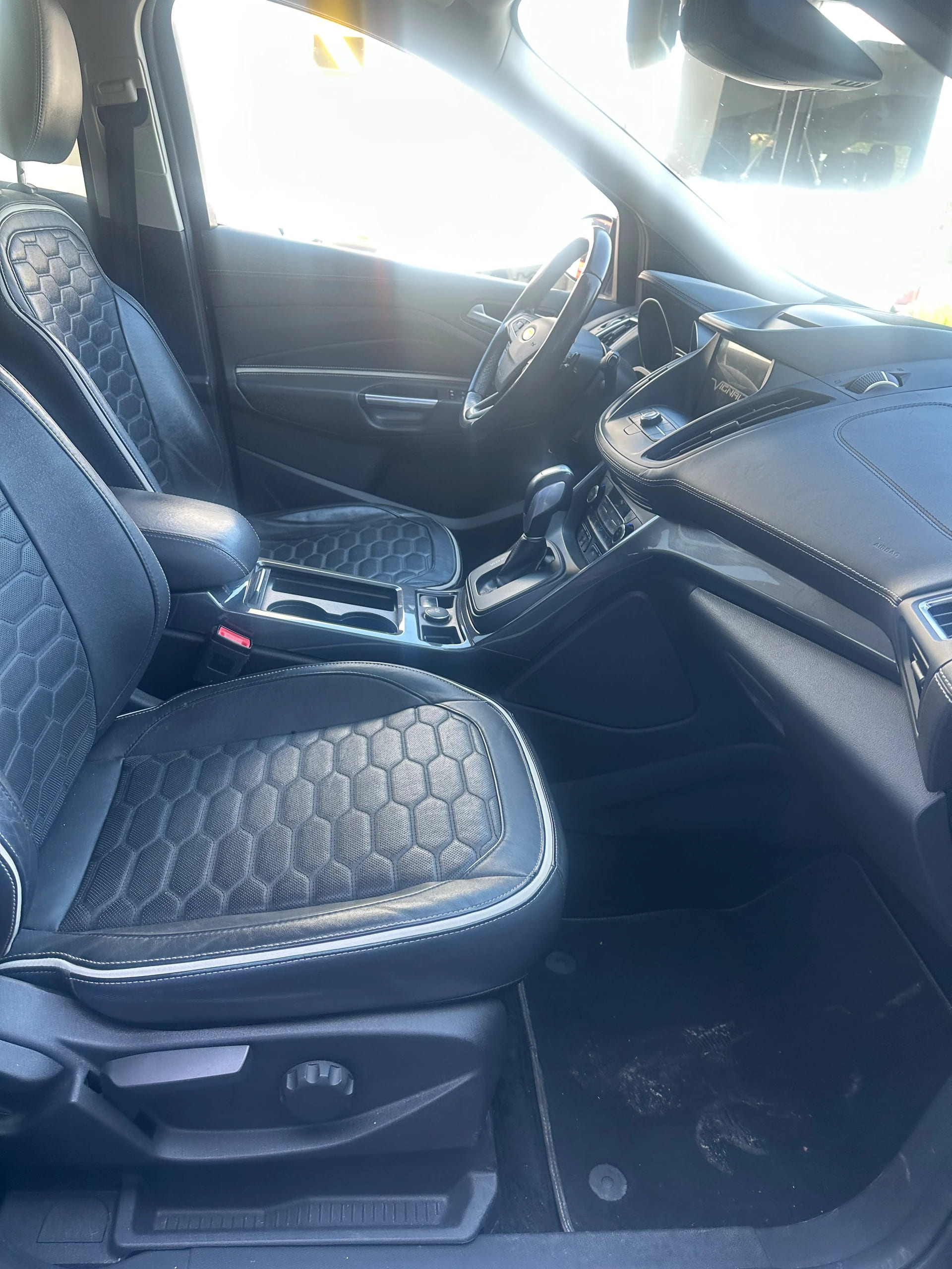 FORD Kuga 2.0 TDCi 180 Vignale FPS-image-13