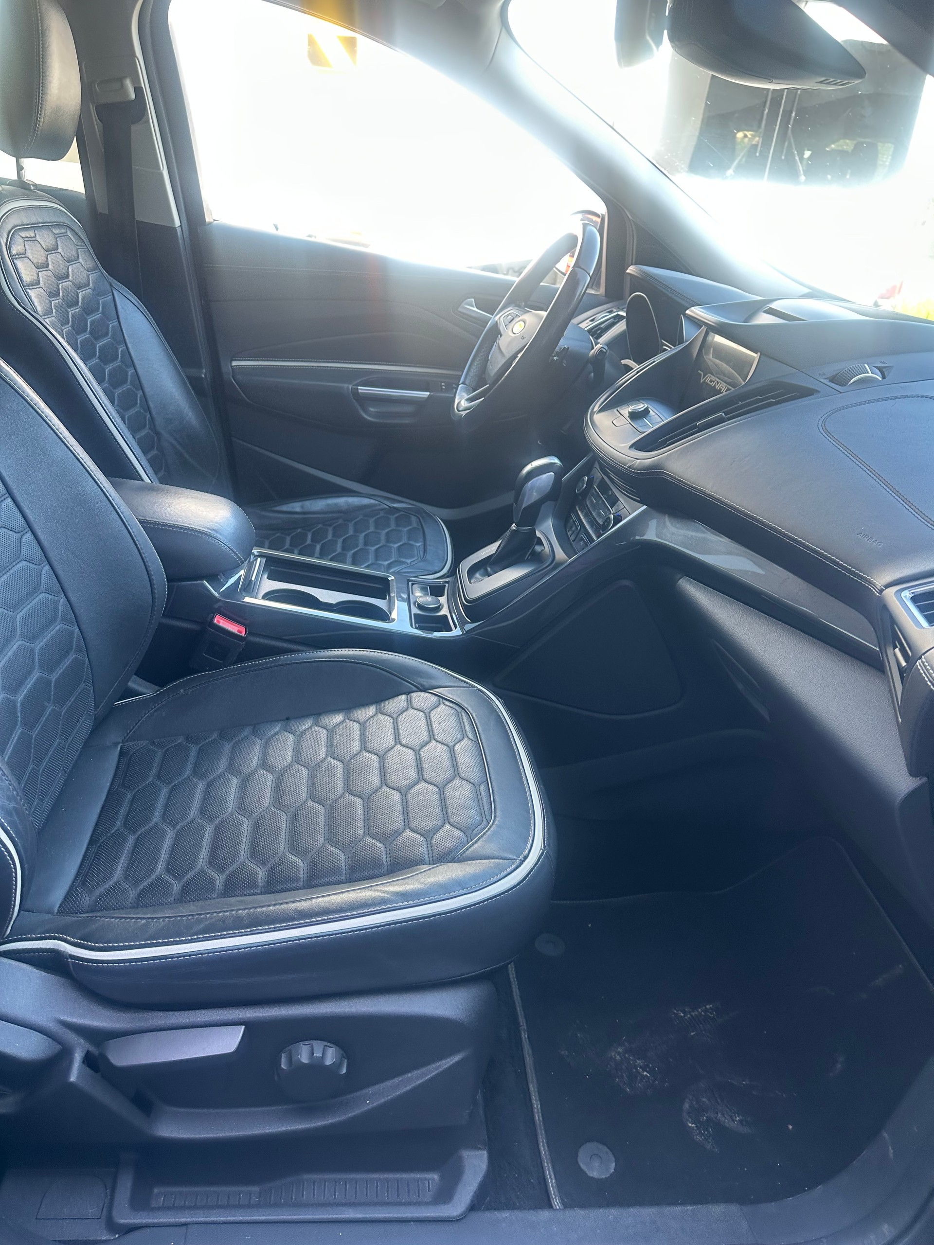FORD Kuga 2.0 TDCi 180 Vignale FPS-image-11