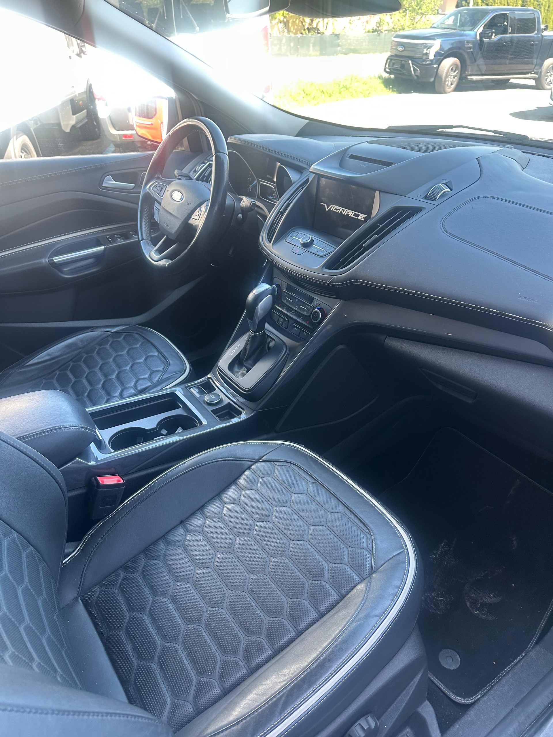 FORD Kuga 2.0 TDCi 180 Vignale FPS-image-12