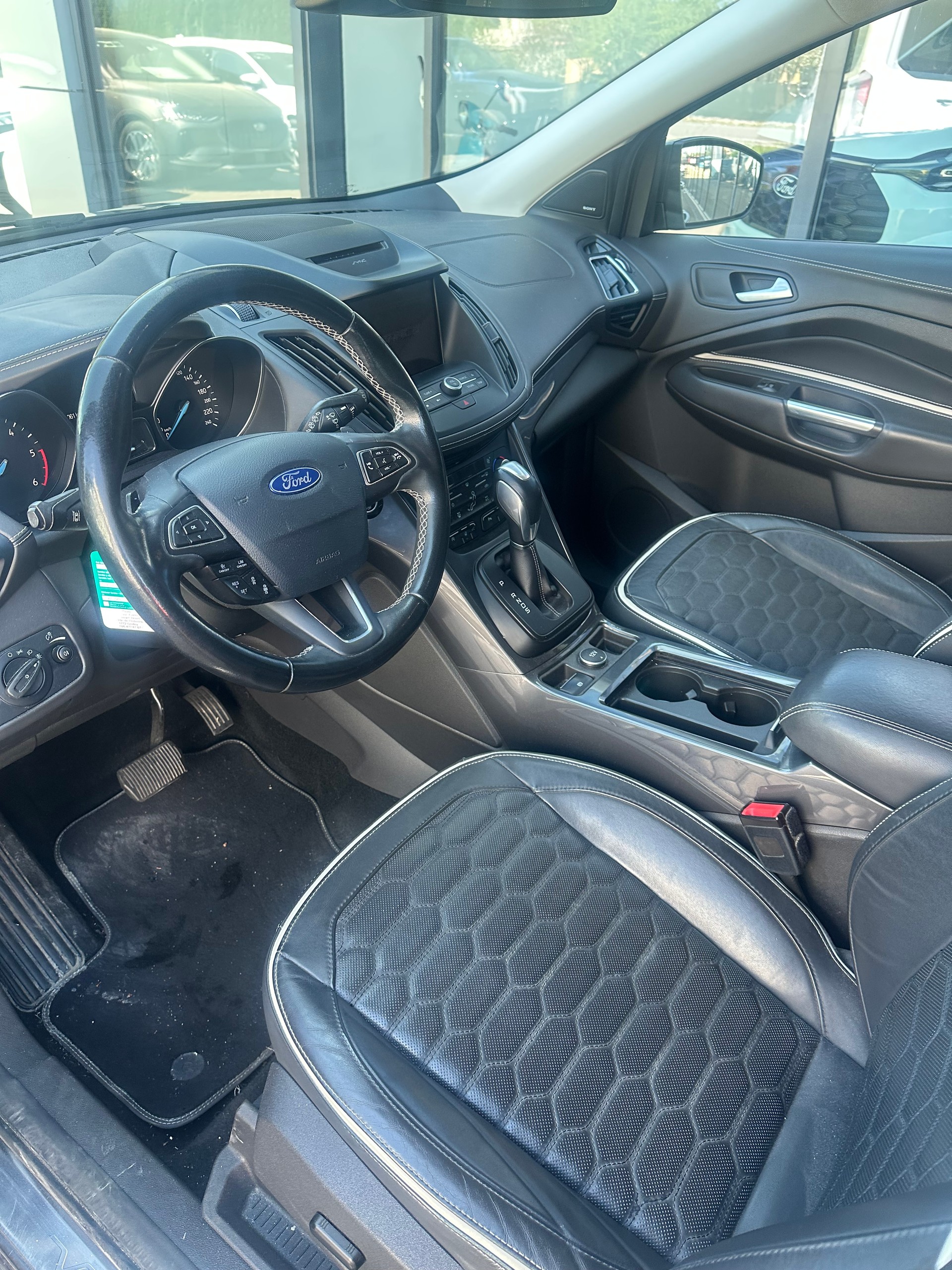 FORD Kuga 2.0 TDCi 180 Vignale FPS-image-9