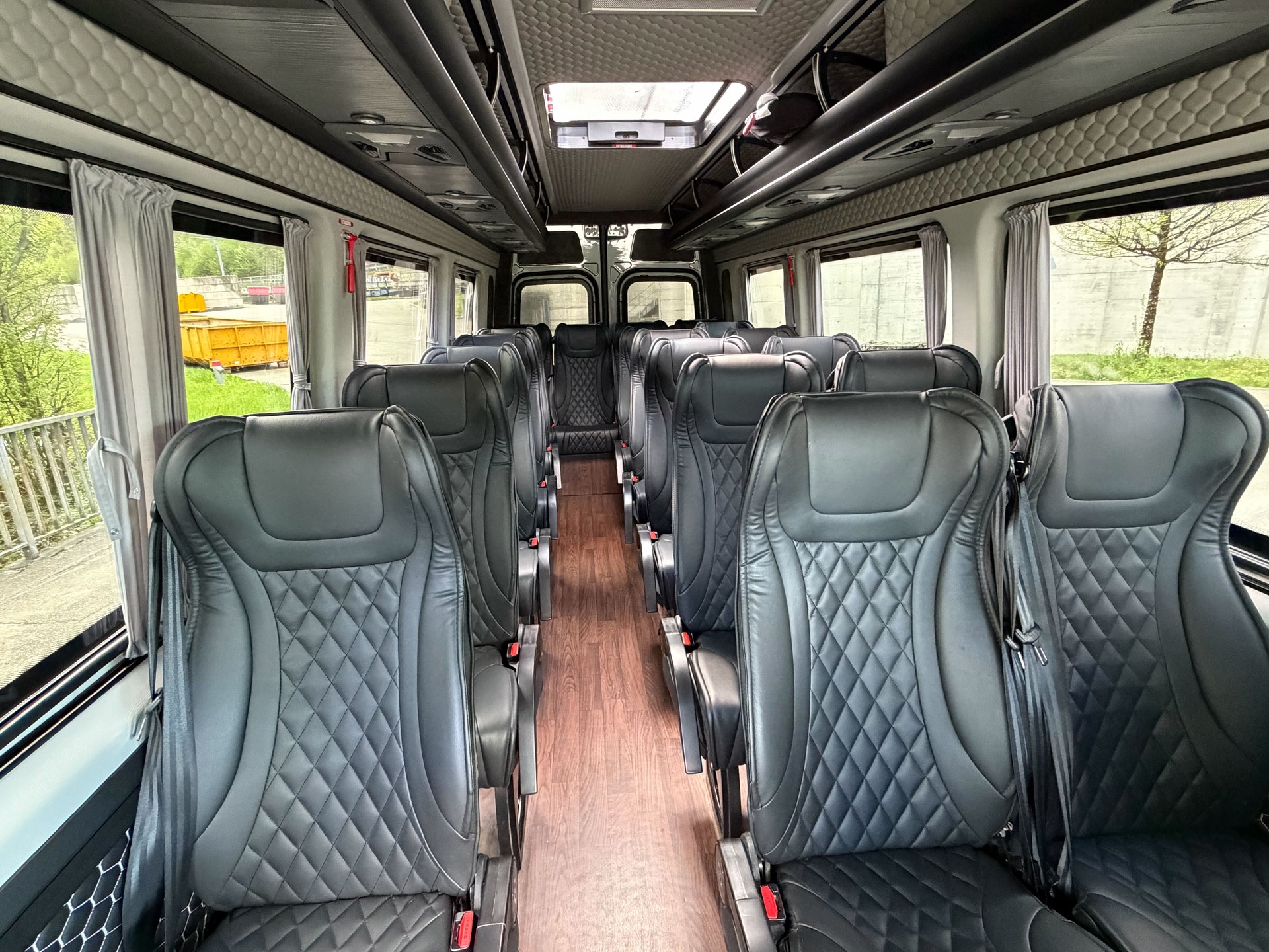 MERCEDES-BENZ Sprinter 519 CDI 19+1 seater-image-11