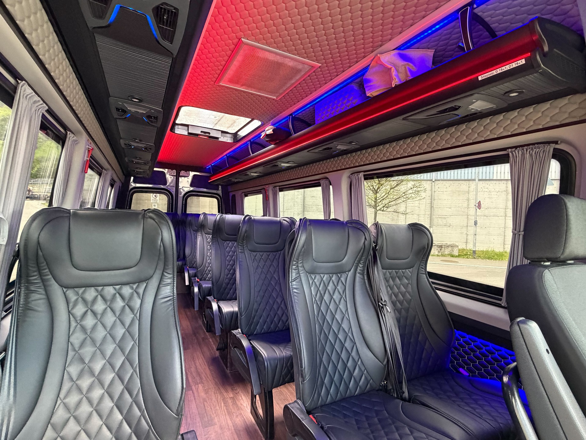 MERCEDES-BENZ Sprinter 519 CDI 19+1 seater-image-12
