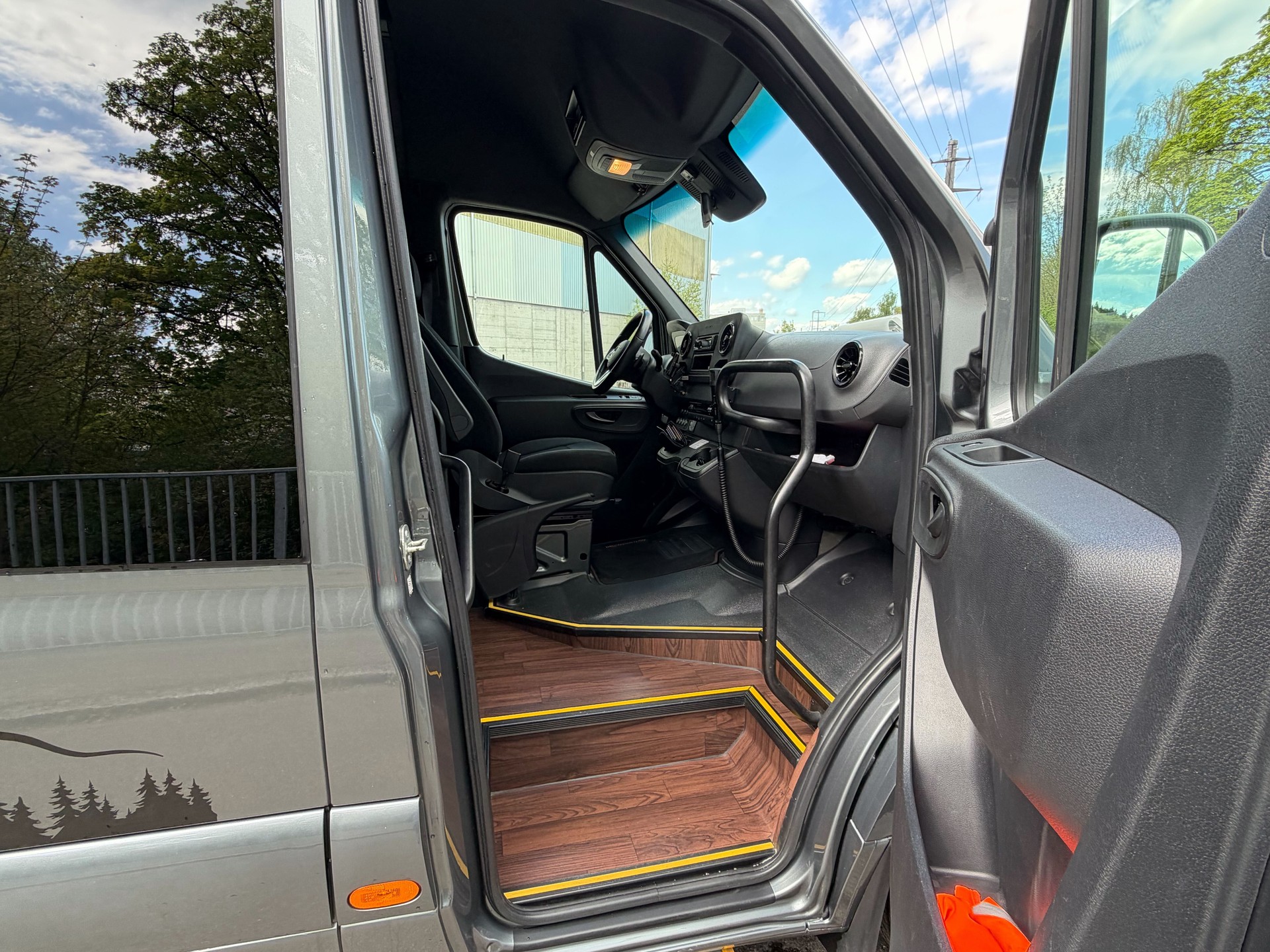 MERCEDES-BENZ Sprinter 519 CDI 19+1 seater-image-9