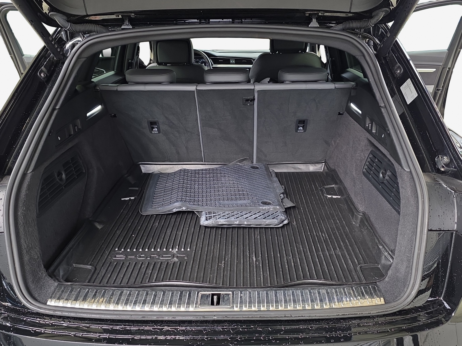 AUDI e-tron 55 Advanced quattro-image-13