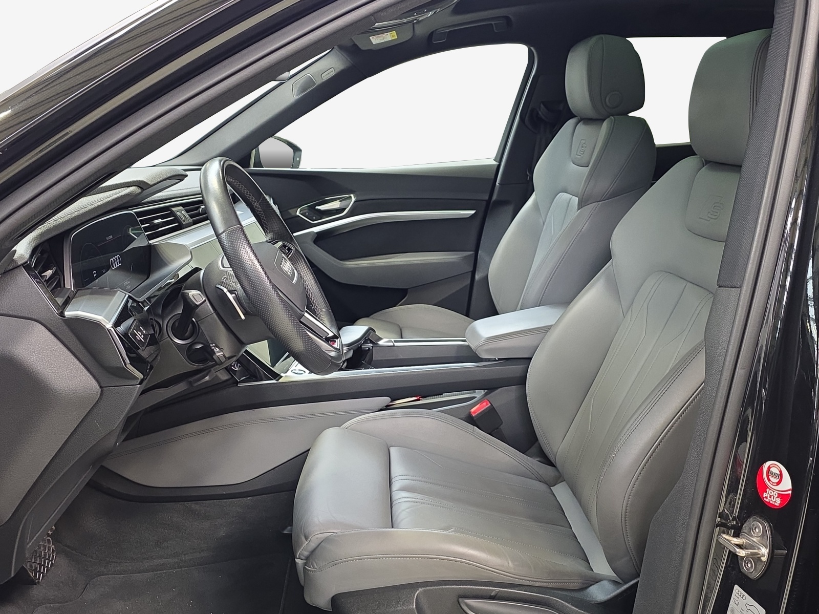 AUDI e-tron 55 Advanced quattro-image-8