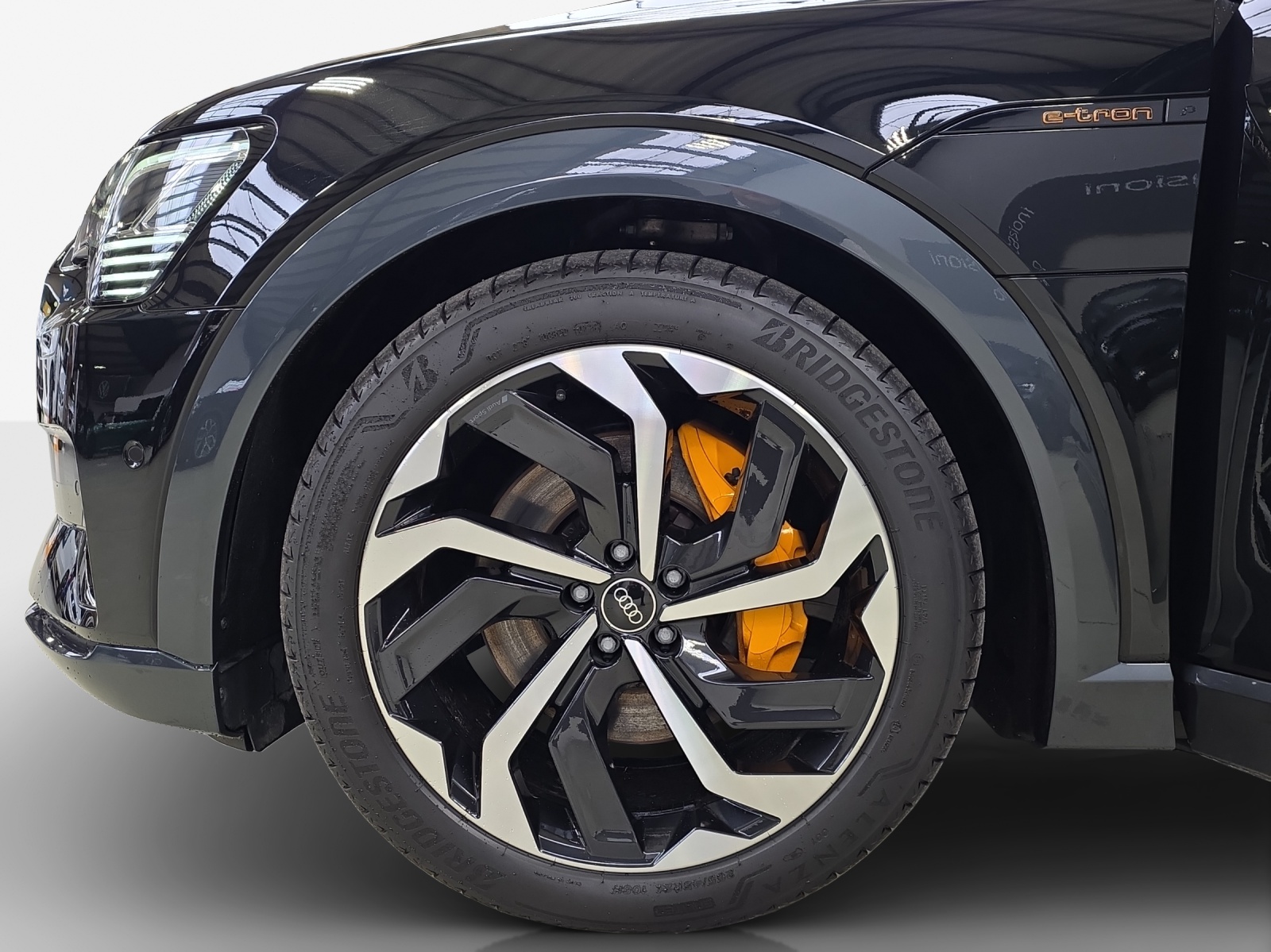 AUDI e-tron 55 Advanced quattro-image-14