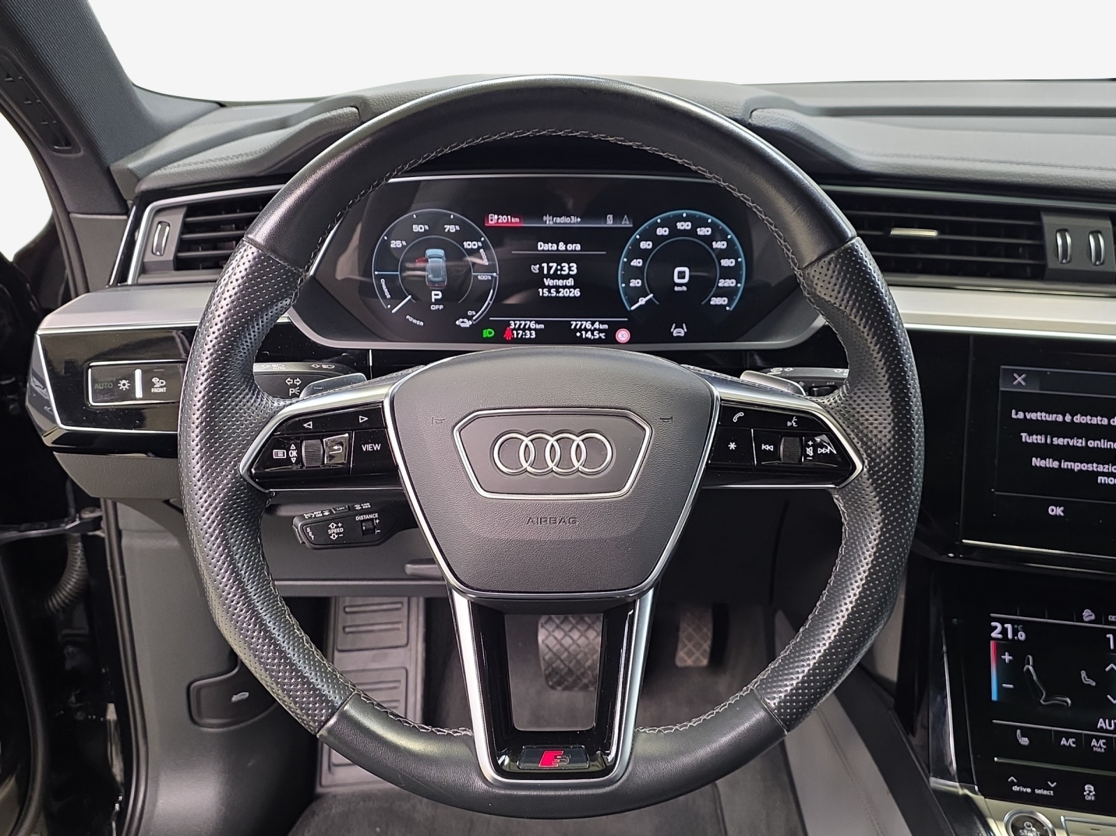 AUDI e-tron 55 Advanced quattro-image-10