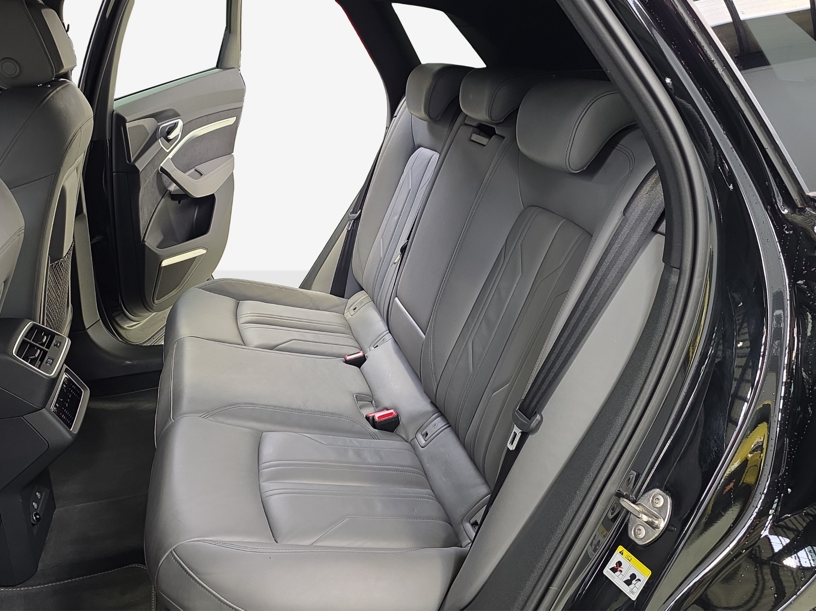 AUDI e-tron 55 Advanced quattro-image-12
