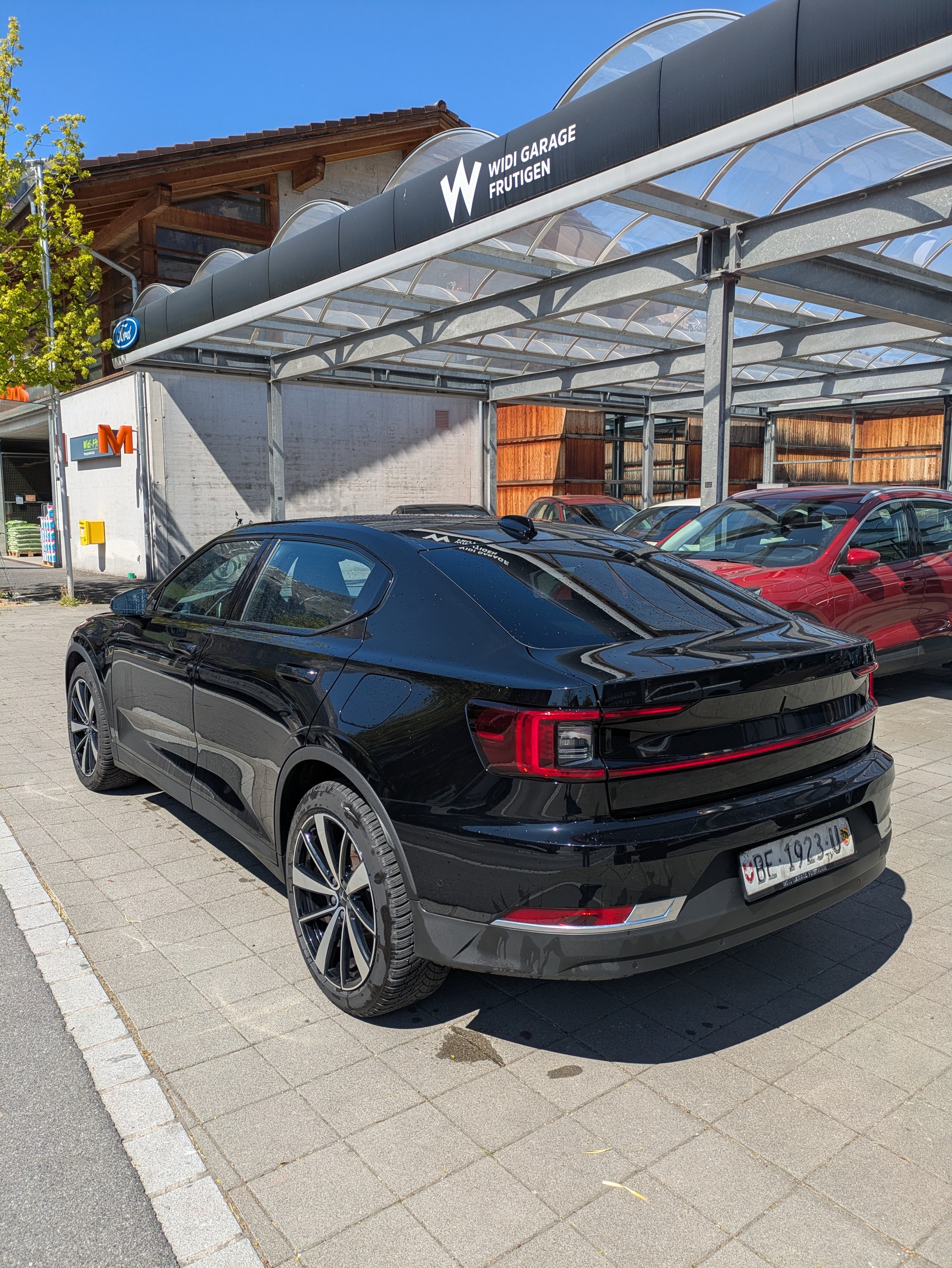 POLESTAR 2 Long Range Dual Motor-showroom-element-3