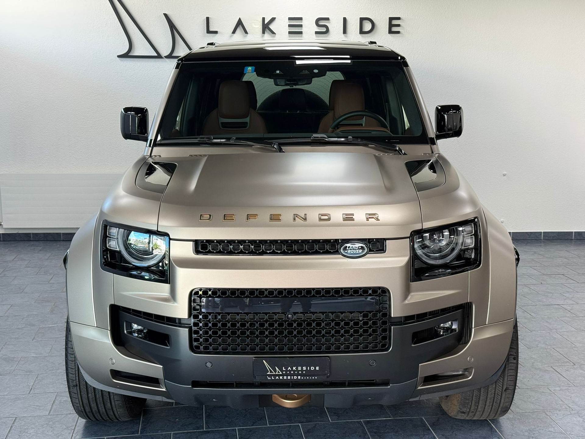 LAND ROVER Defender 110 635 V8 4.4 Octa AT8-image-1