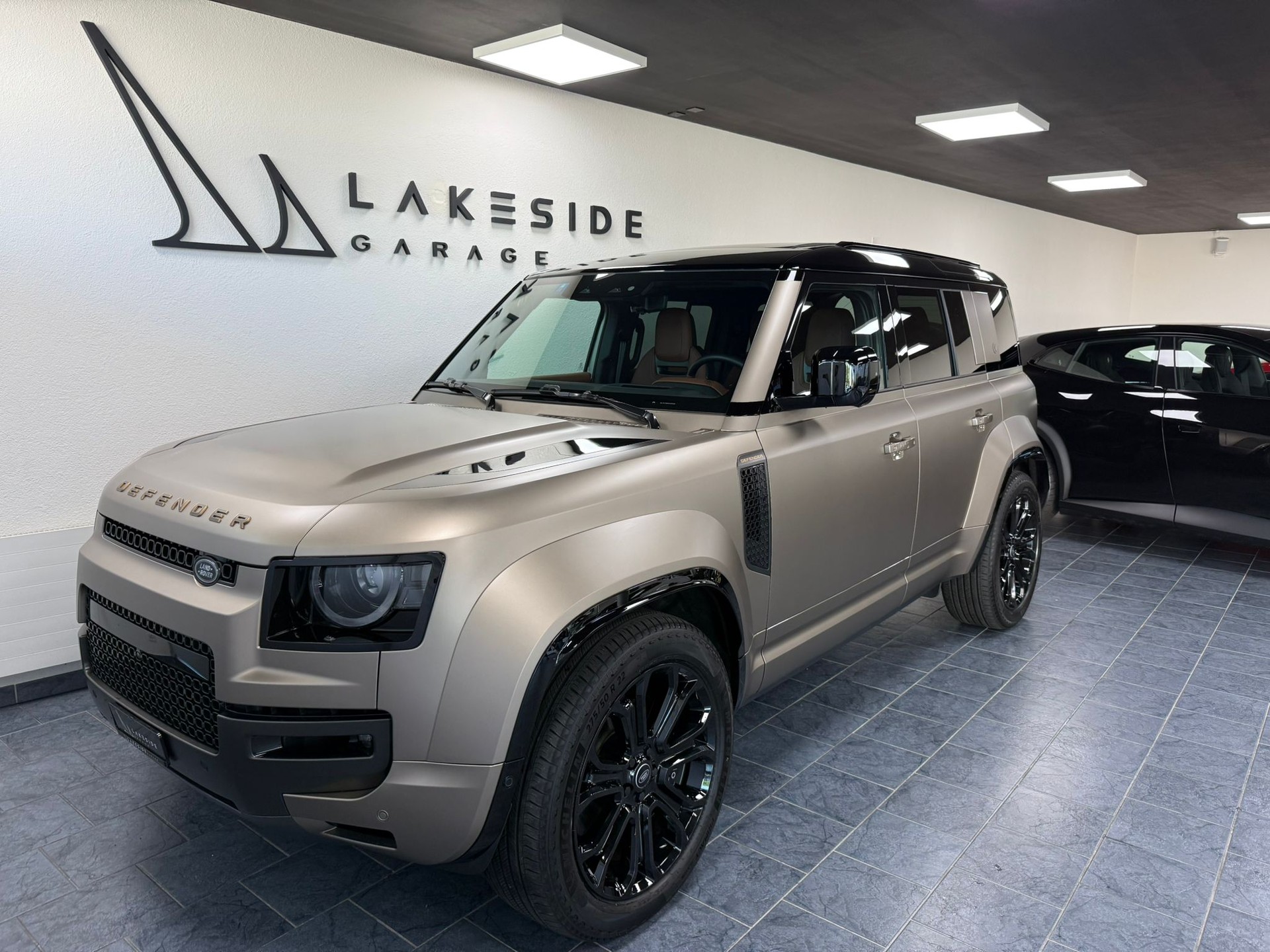 LAND ROVER Defender 110 635 V8 4.4 Octa AT8-image-0