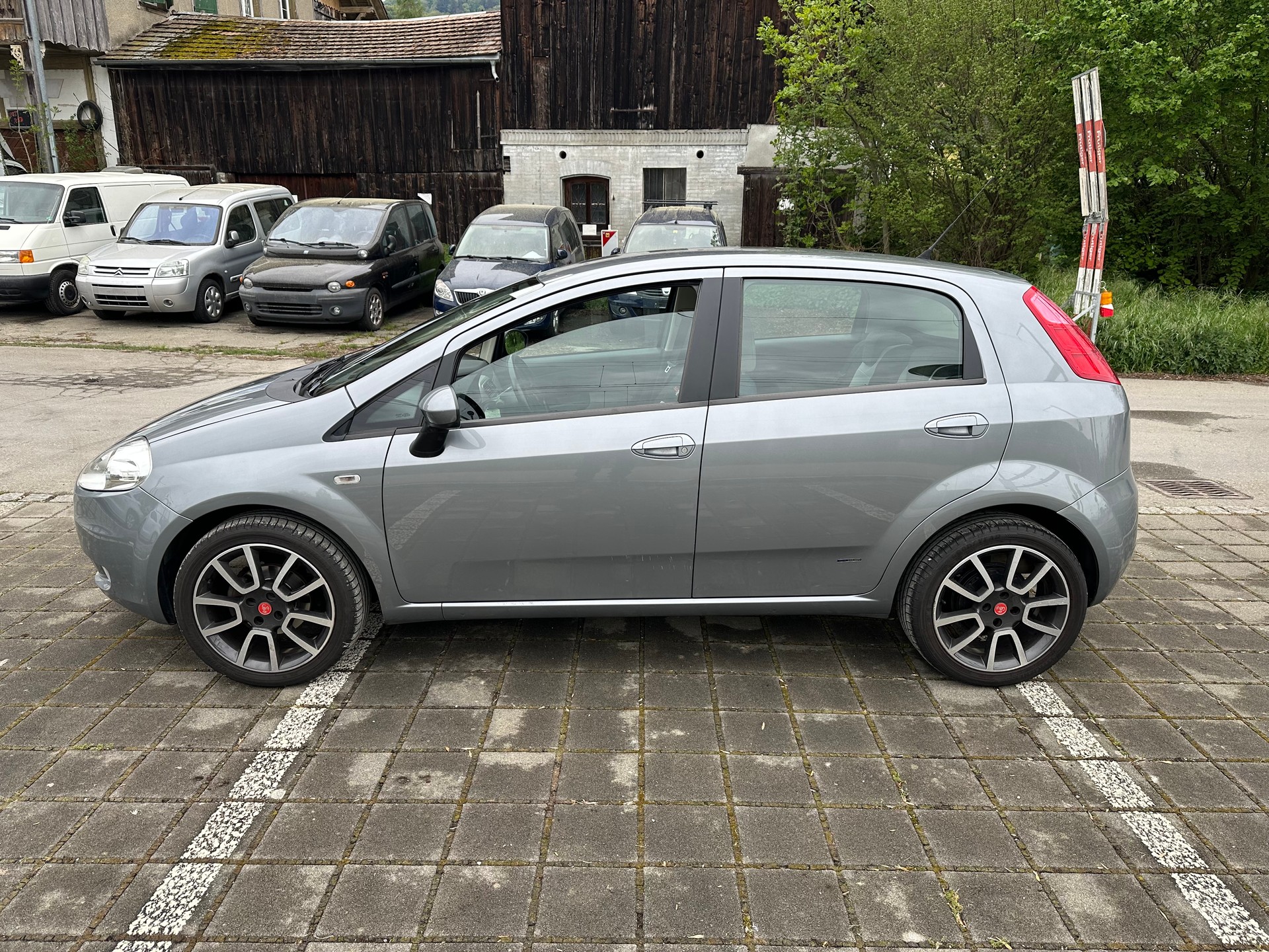 FIAT Punto 1.4 Dynamic Frisch ab MFK und grossem Service-image-0