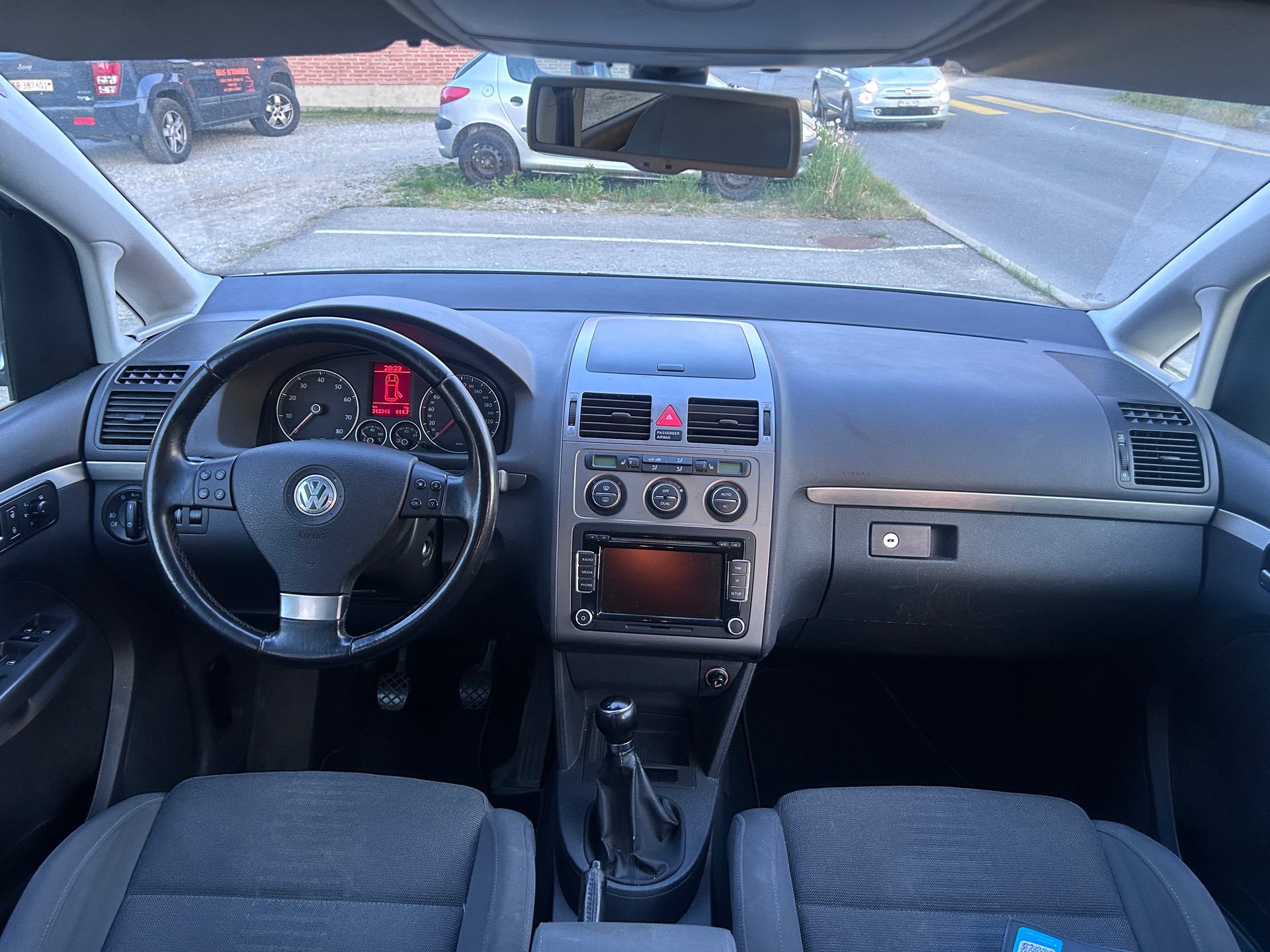VW Touran 1.4 TSI Trendline-image-6