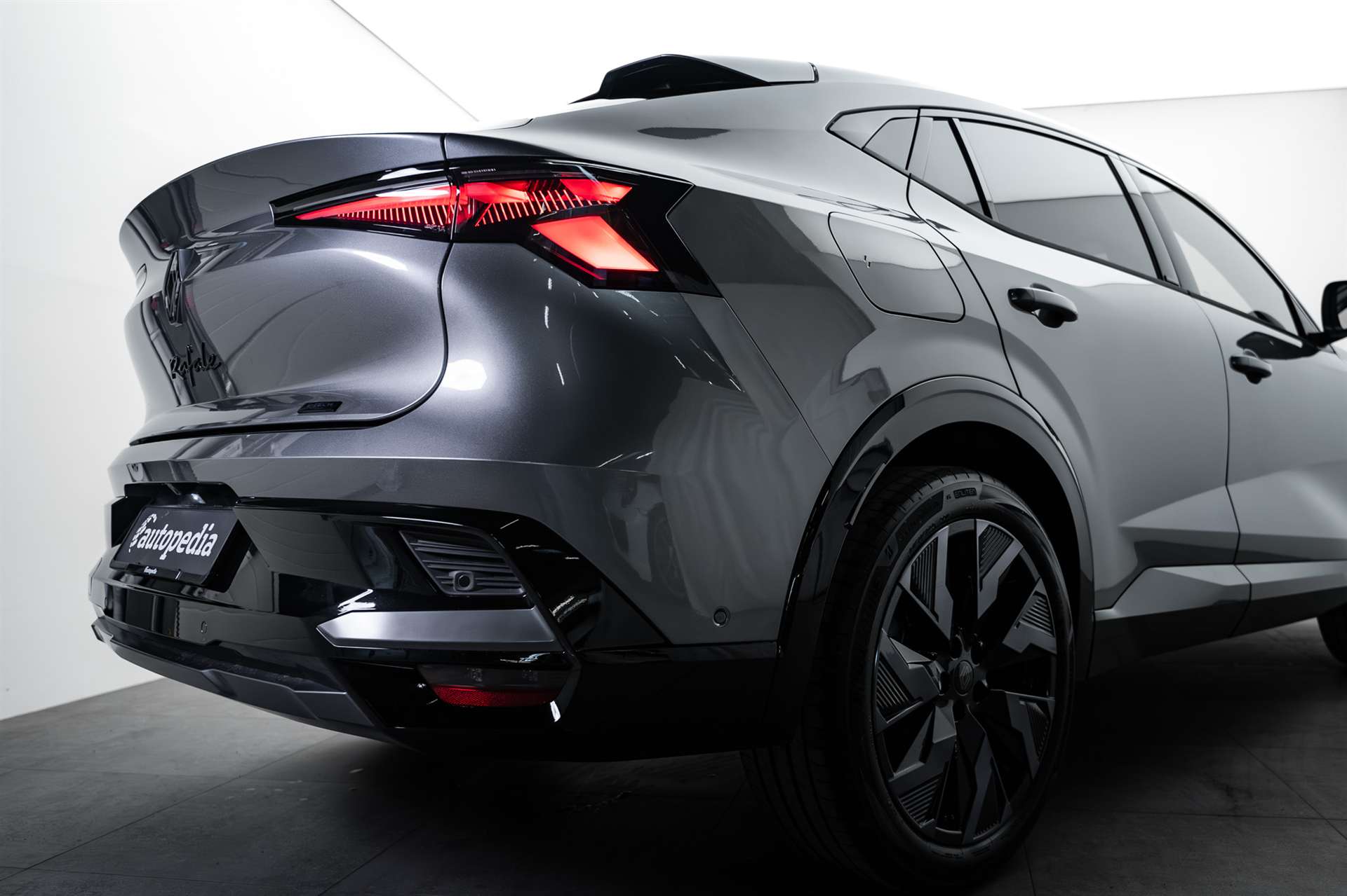 RENAULT Rafale 1.2 E-Tech Hybrid 200PS Esprit Alpine Automat-showroom-element-3