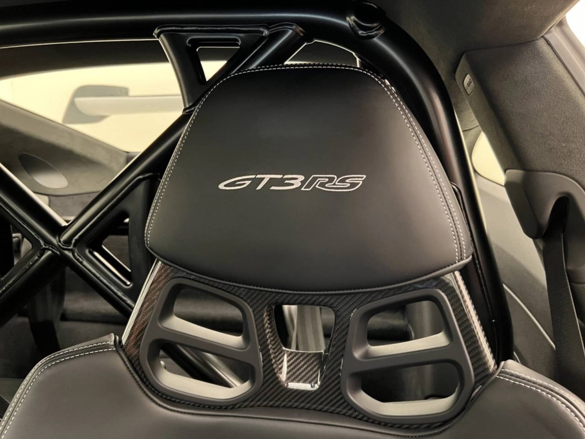 PORSCHE 911 GT3 RS-image-13