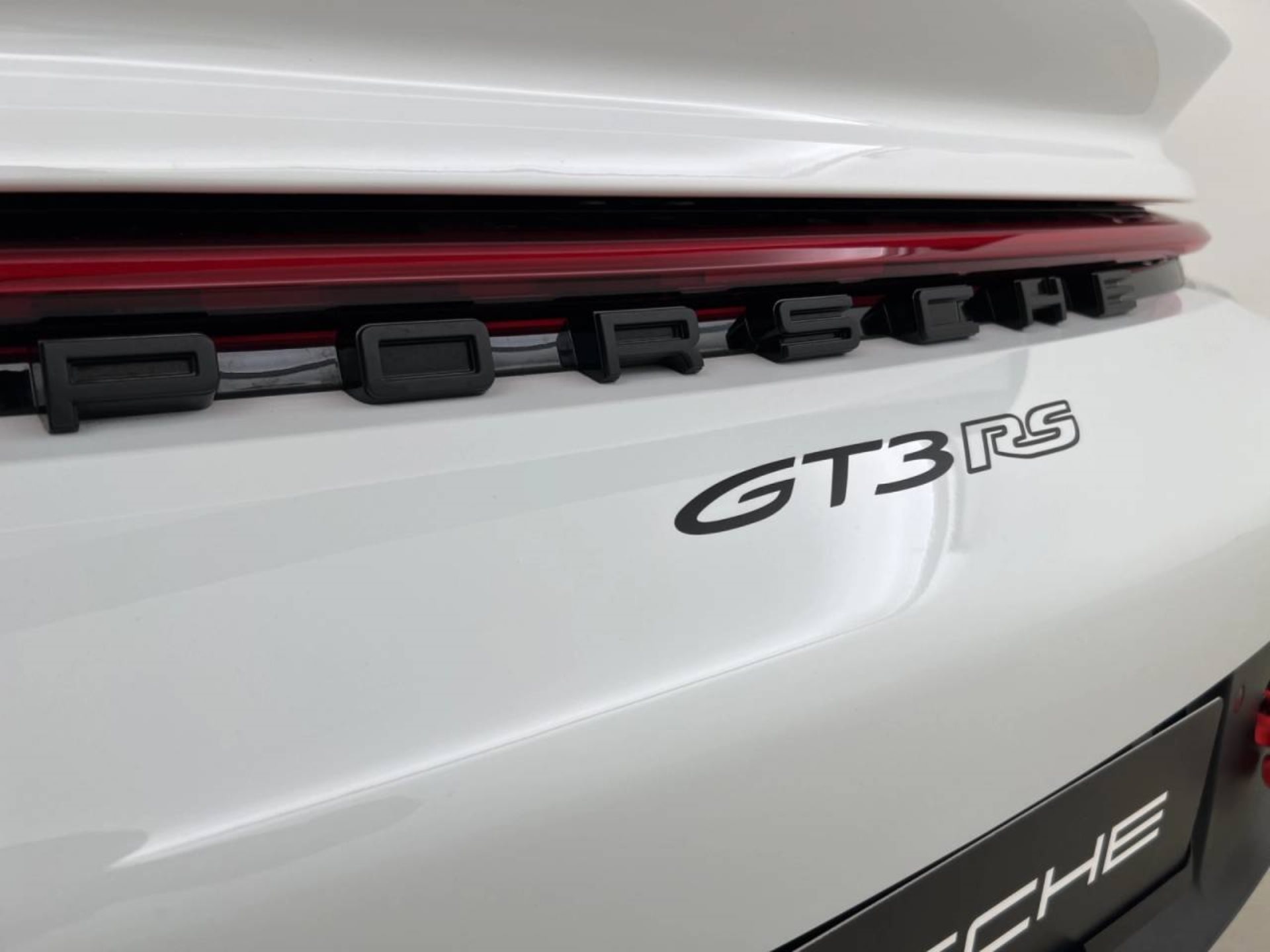 PORSCHE 911 GT3 RS-image-7