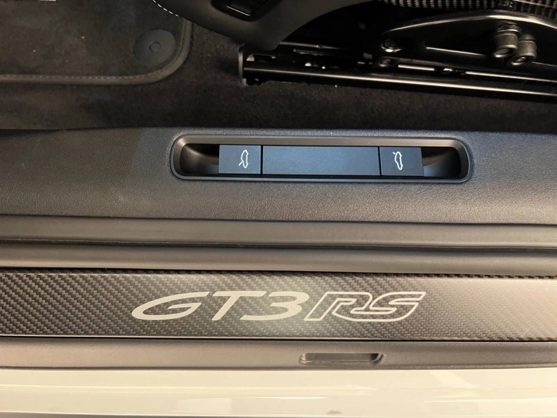 PORSCHE 911 GT3 RS-image-14