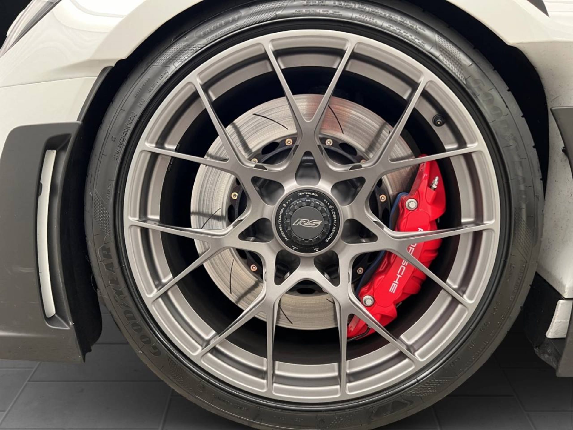 PORSCHE 911 GT3 RS-image-6