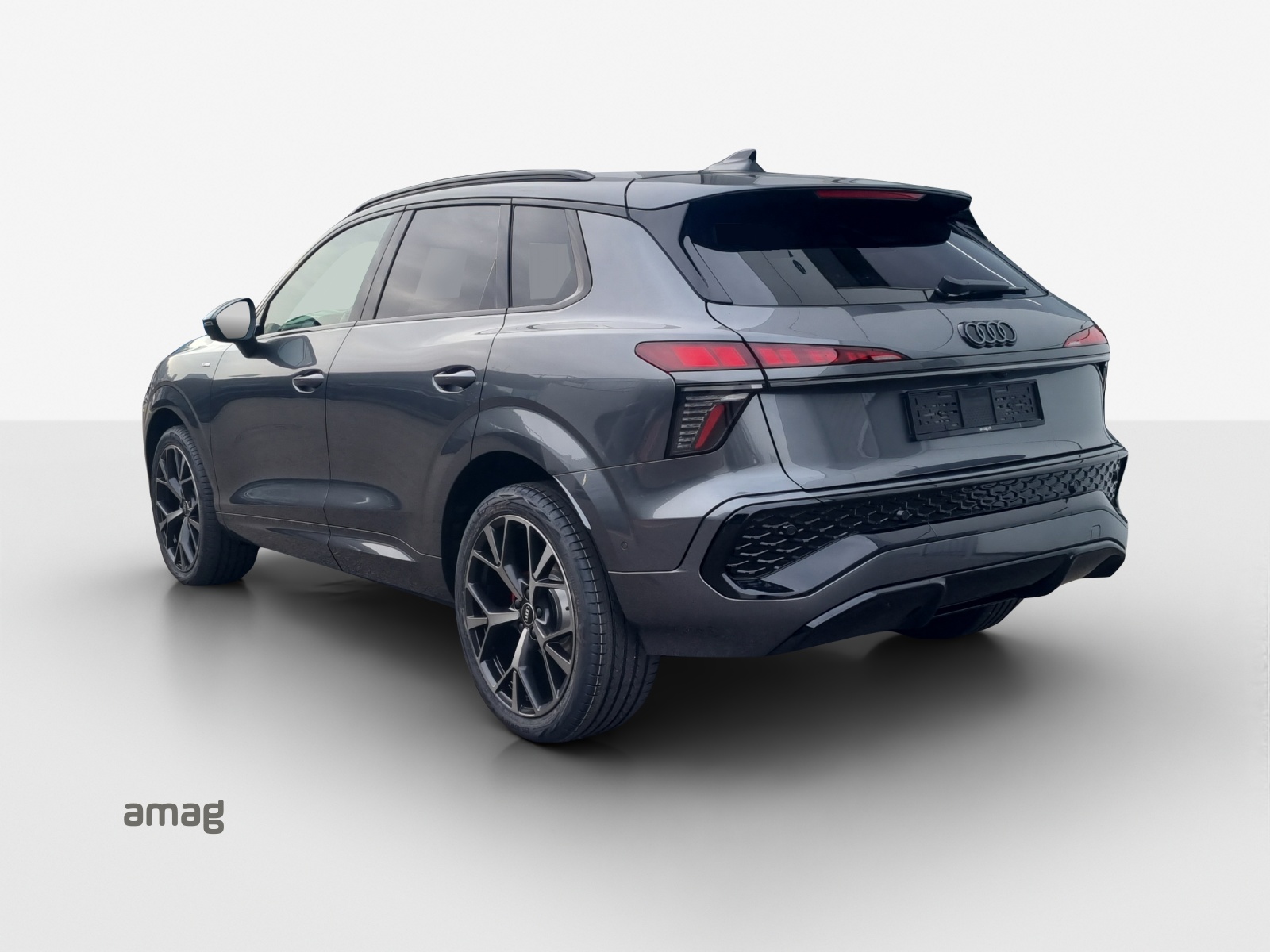 AUDI Q3 SUV e-hybrid 200 kW S tronig-image-2