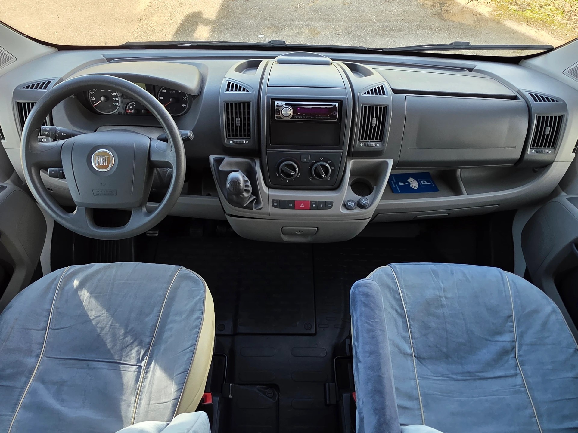 FIAT Ducato Capron Carado T134 Kompakt * Küche * Klima * WC/Dusche * TV * 2 Betten *-image-28