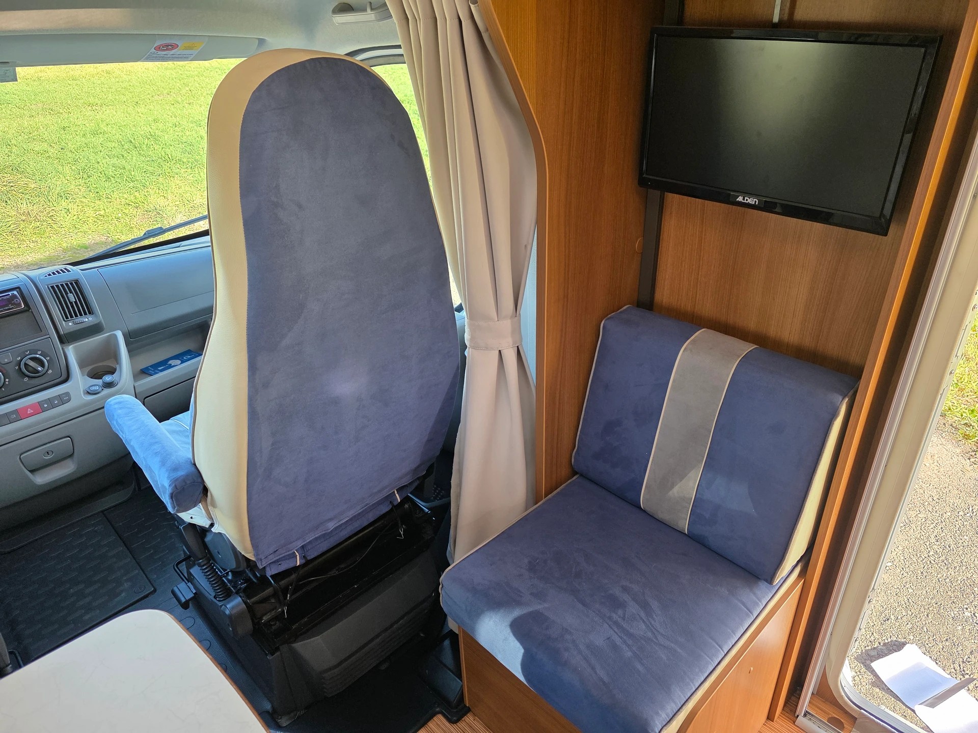 FIAT Ducato Capron Carado T134 Kompakt * Küche * Klima * WC/Dusche * TV * 2 Betten *-image-14