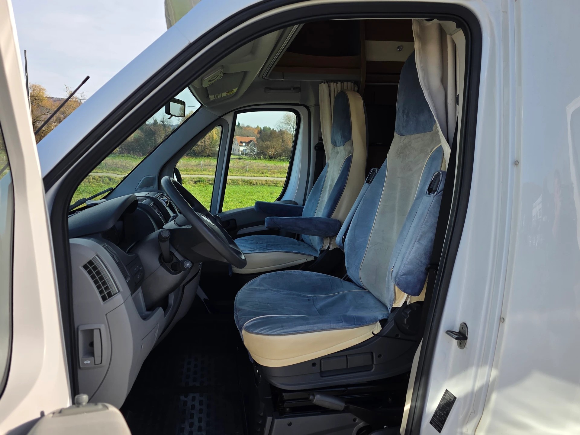 FIAT Ducato Capron Carado T134 Kompakt * Küche * Klima * WC/Dusche * TV * 2 Betten *-image-9