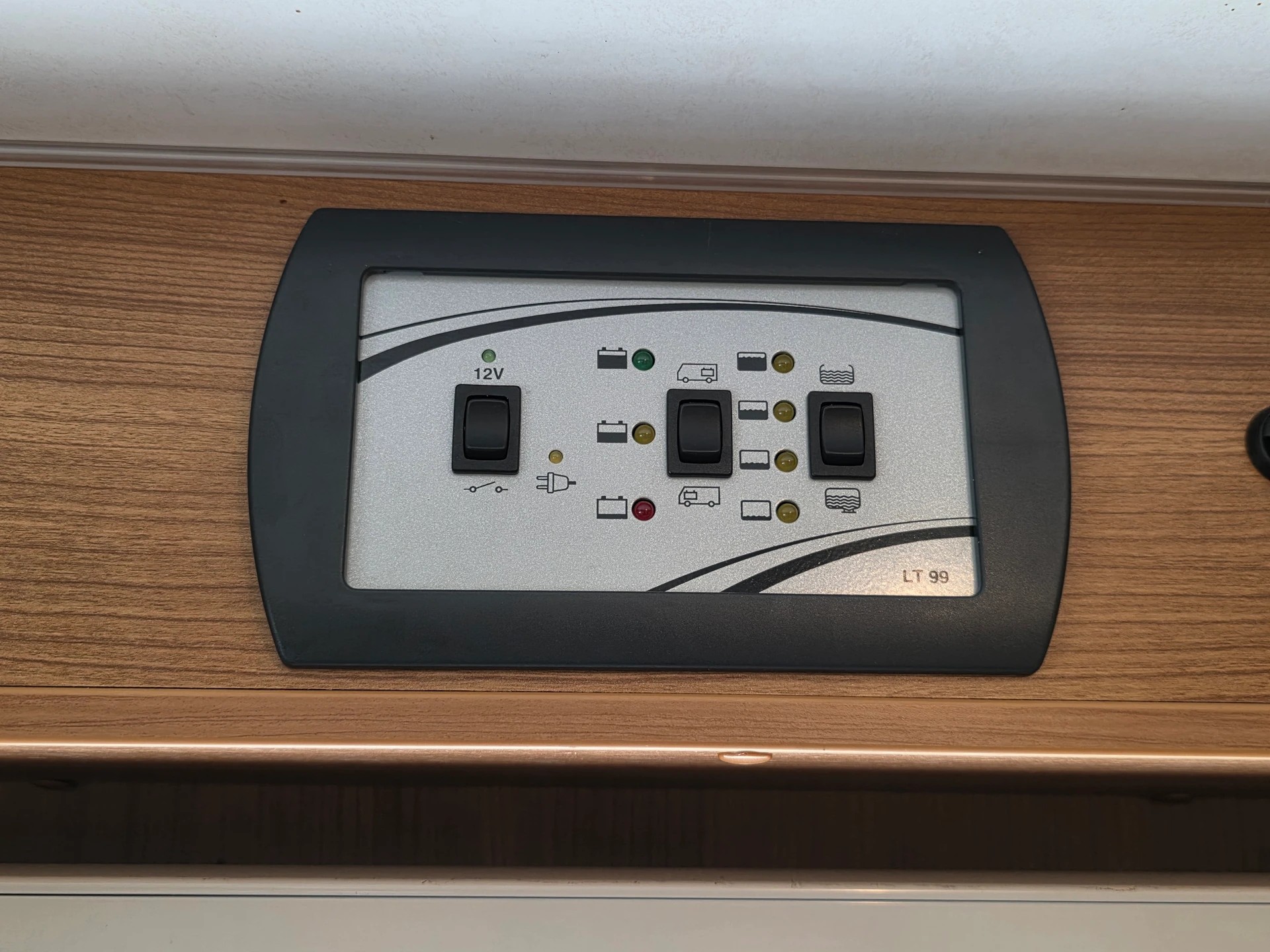 FIAT Ducato Capron Carado T134 Kompakt * Küche * Klima * WC/Dusche * TV * 2 Betten *-image-25