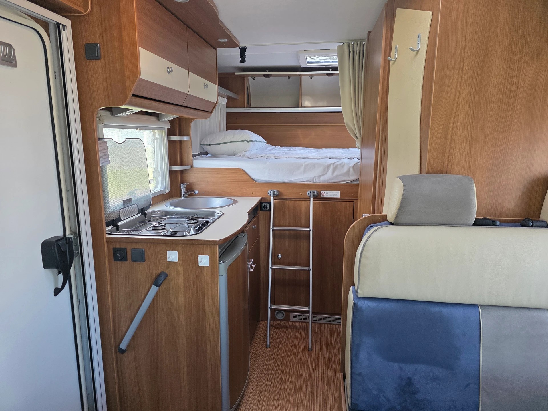 FIAT Ducato Capron Carado T134 Kompakt * Küche * Klima * WC/Dusche * TV * 2 Betten *-image-27