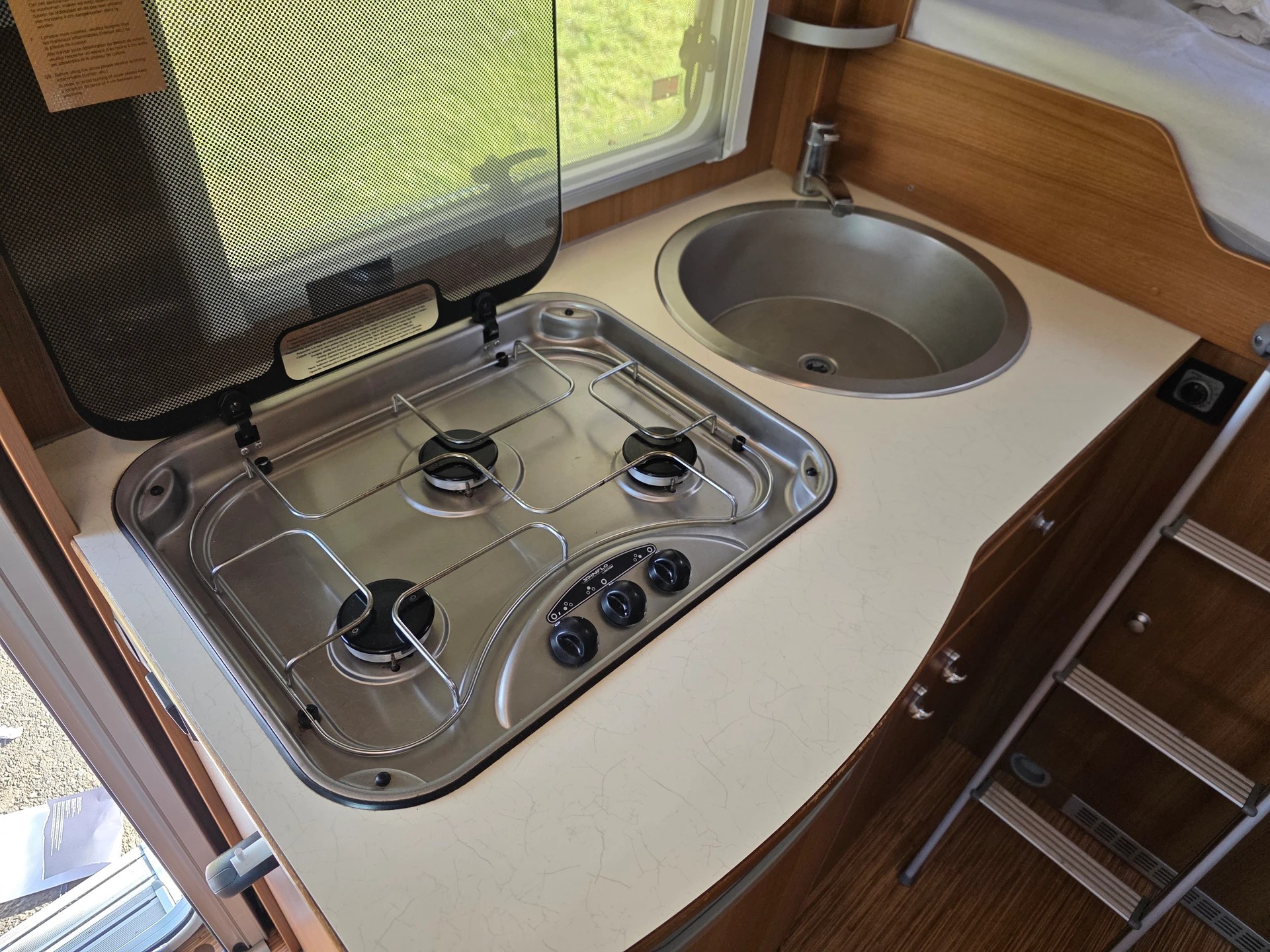 FIAT Ducato Capron Carado T134 Kompakt * Küche * Klima * WC/Dusche * TV * 2 Betten *-image-22