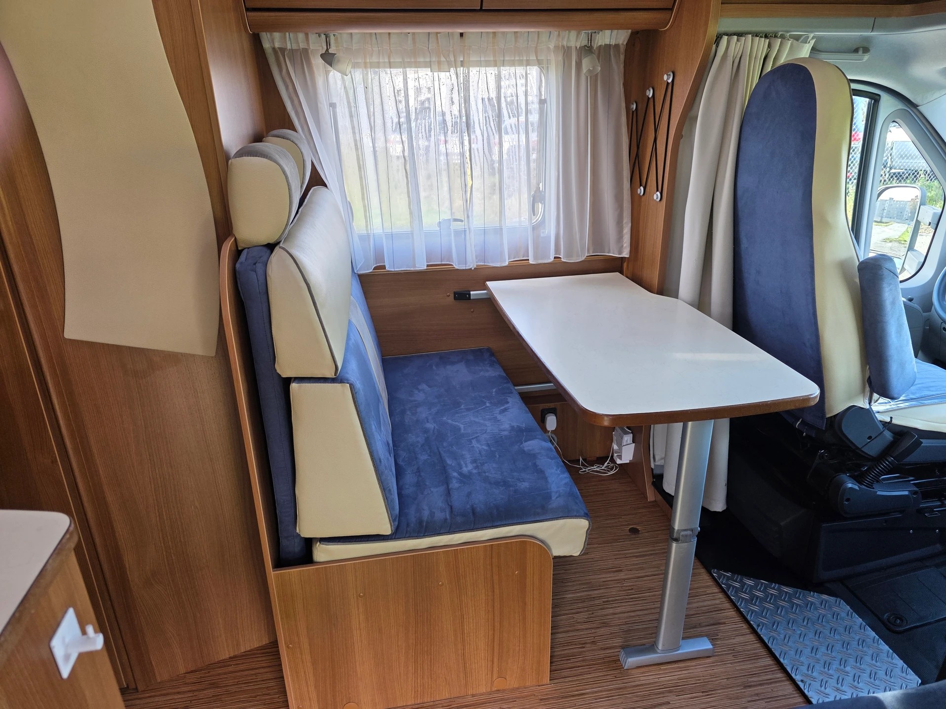 FIAT Ducato Capron Carado T134 Kompakt * Küche * Klima * WC/Dusche * TV * 2 Betten *-image-13