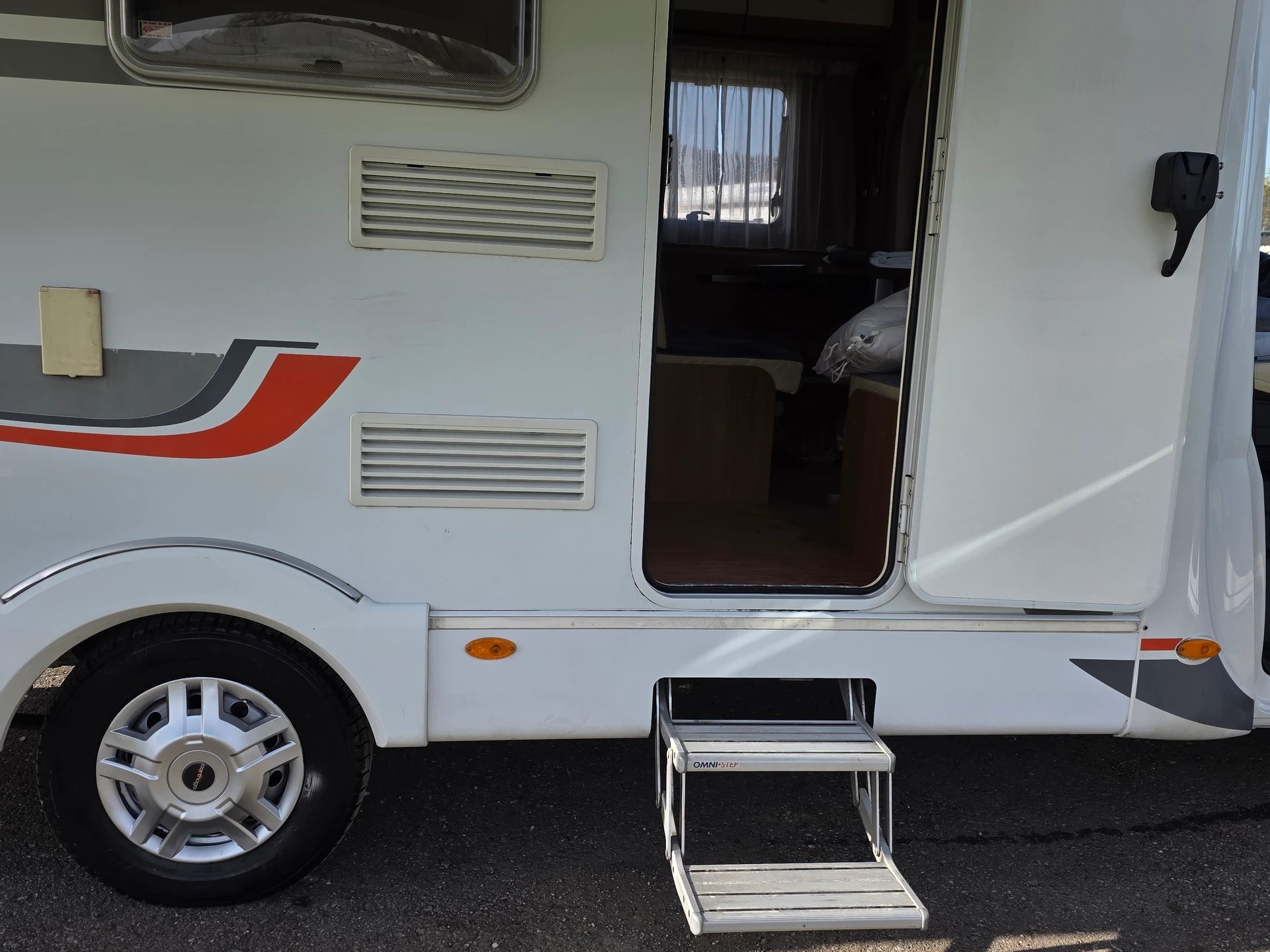 FIAT Ducato Capron Carado T134 Kompakt * Küche * Klima * WC/Dusche * TV * 2 Betten *-image-8