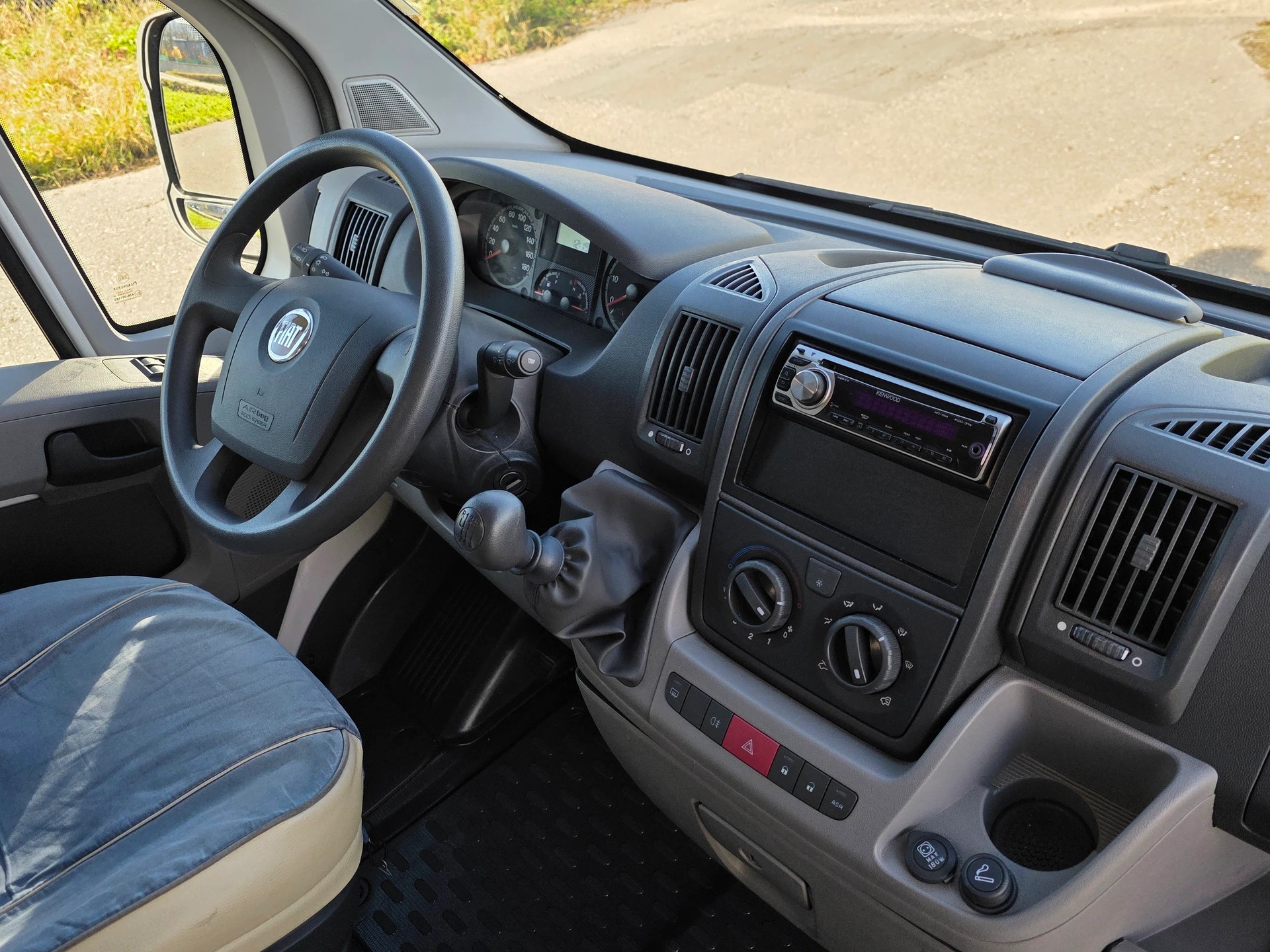 FIAT Ducato Capron Carado T134 Kompakt * Küche * Klima * WC/Dusche * TV * 2 Betten *-image-12
