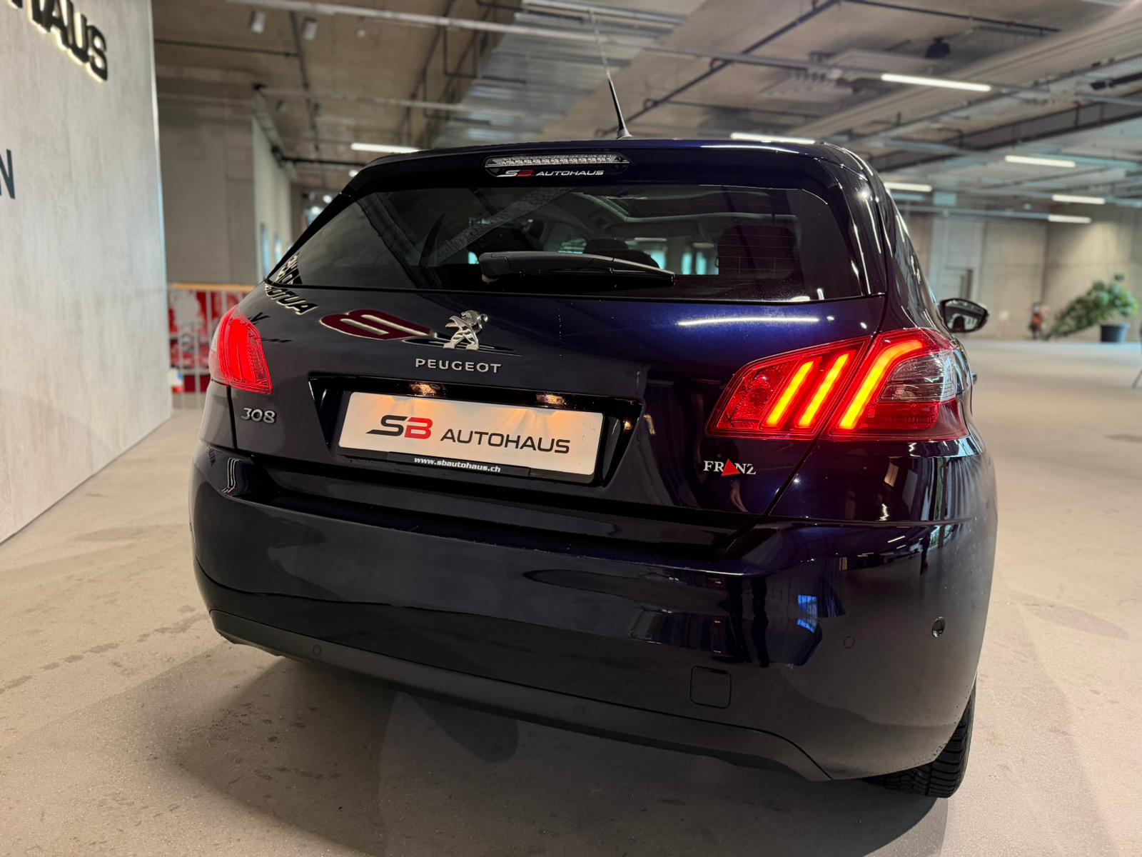 PEUGEOT 308 1.2 Pure Tech Tech Edition EAT8-image-12