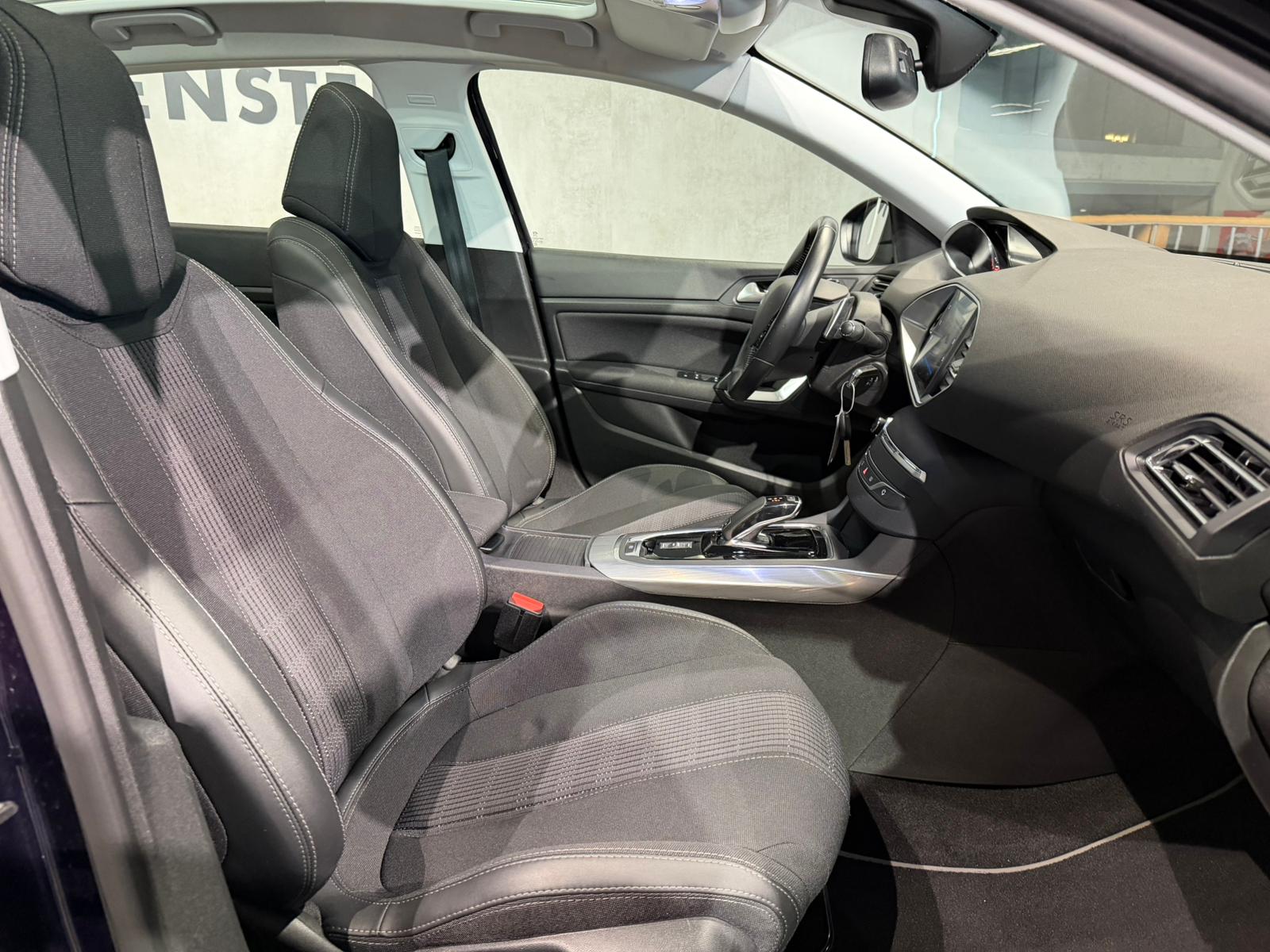 PEUGEOT 308 1.2 Pure Tech Tech Edition EAT8-image-14