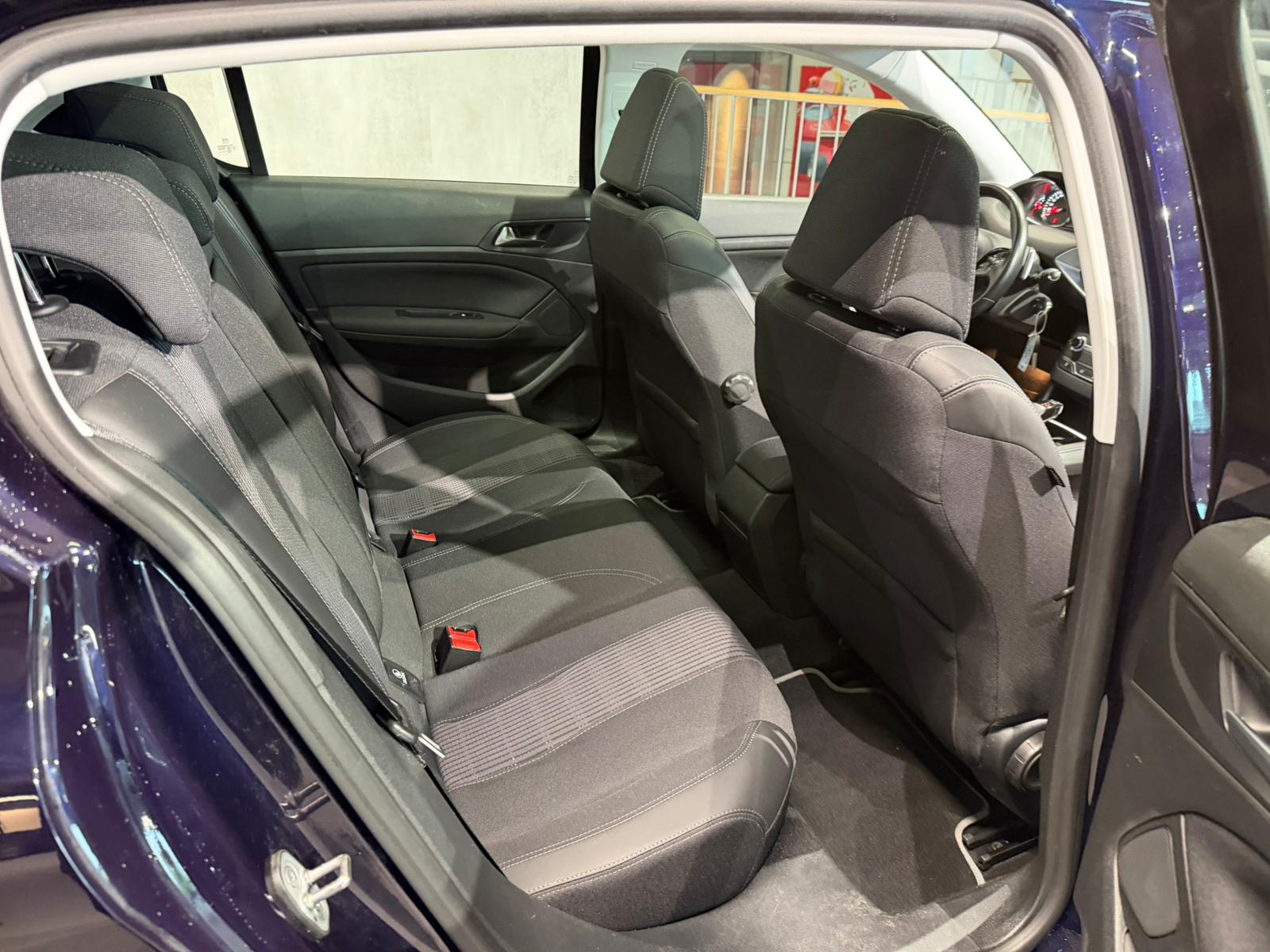 PEUGEOT 308 1.2 Pure Tech Tech Edition EAT8-image-17
