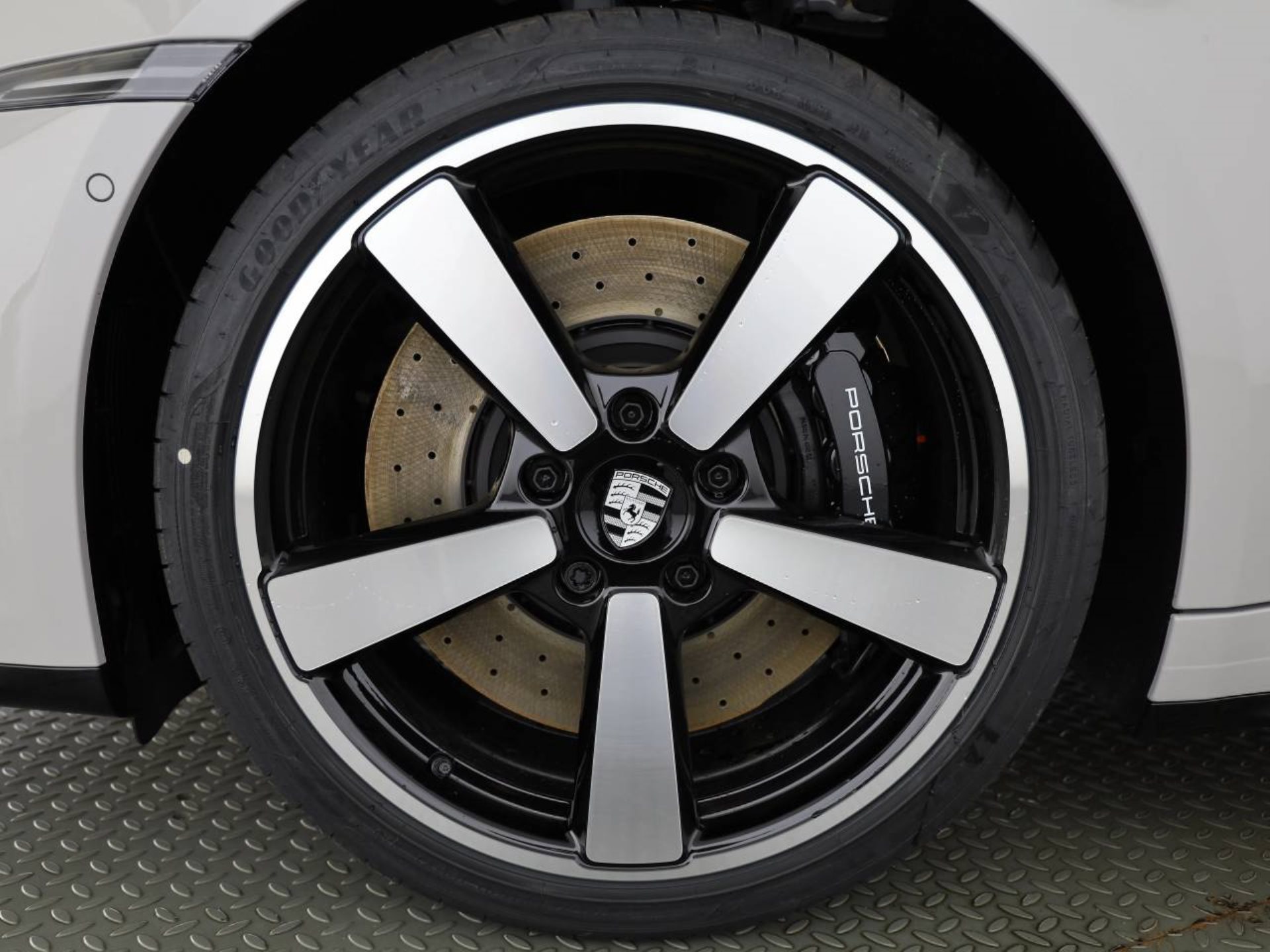 PORSCHE 911 Carrera 4S Cabriolet-image-6