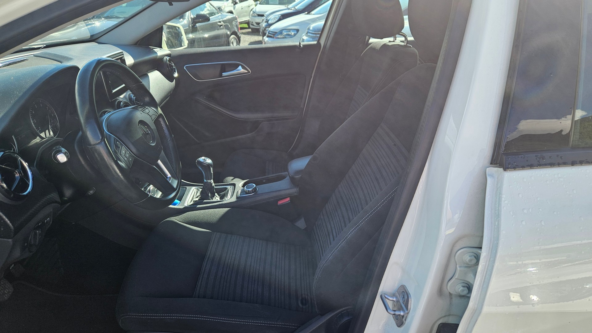 MERCEDES-BENZ A 180-image-4