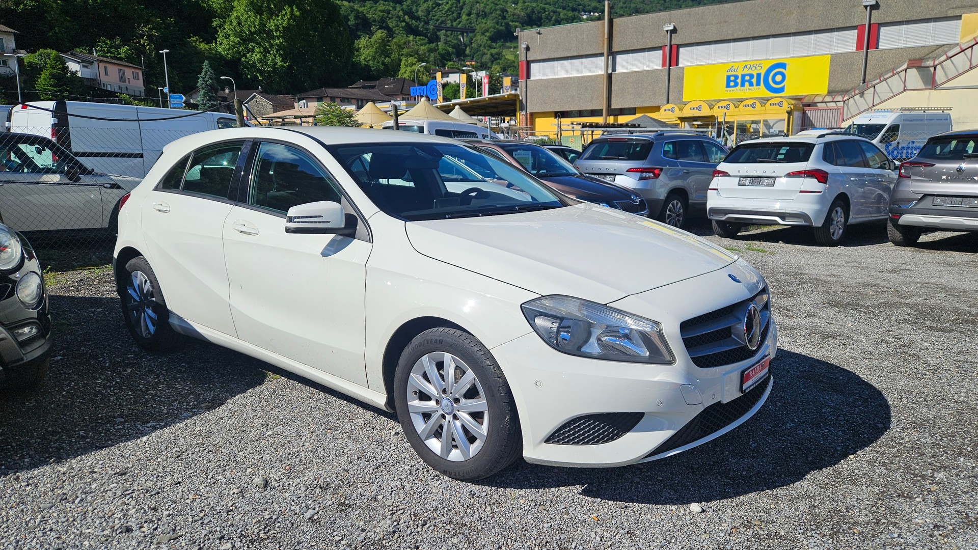 MERCEDES-BENZ A 180-image-2