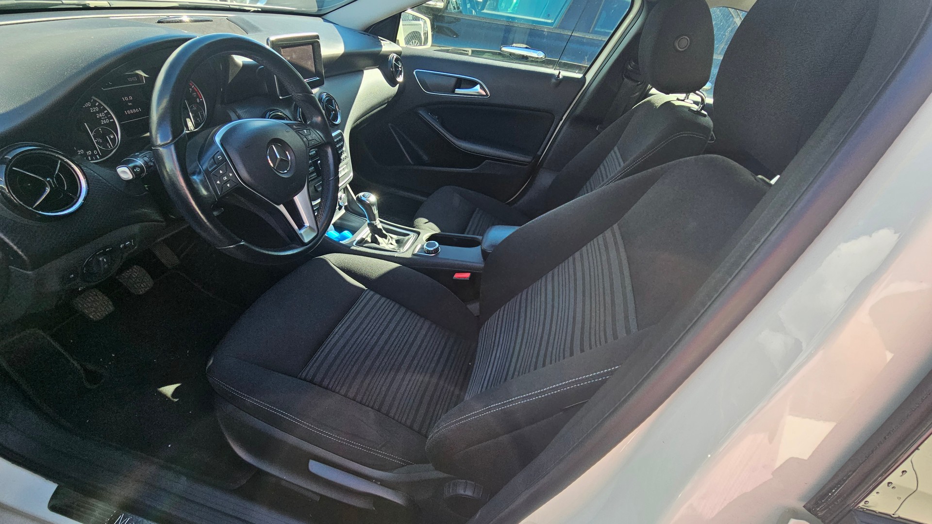 MERCEDES-BENZ A 180-image-8