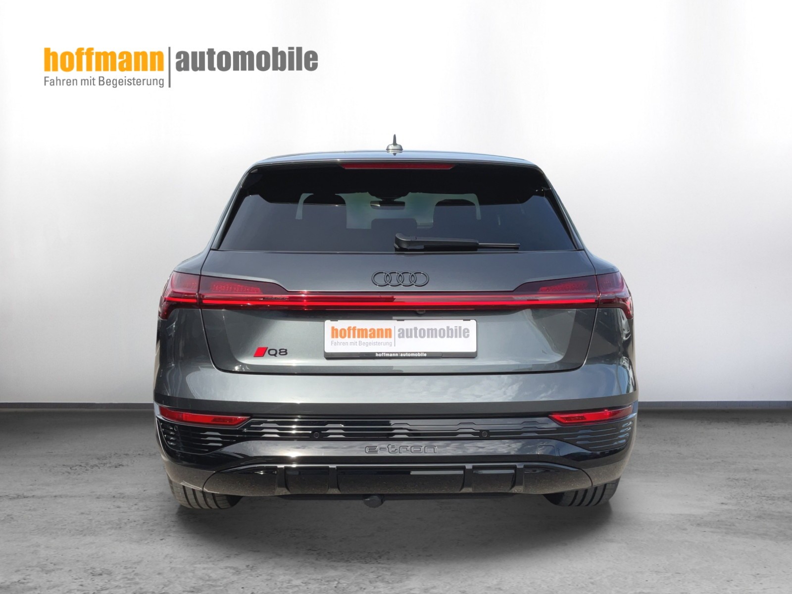 AUDI Q8 50 e-tron S line quattro-image-4