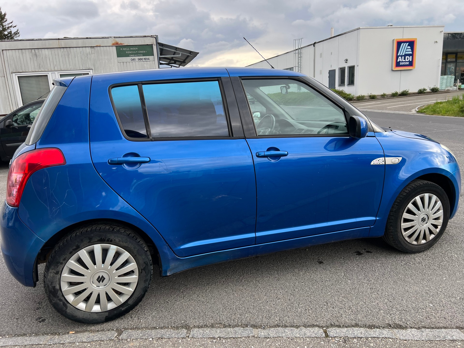 SUZUKI Swift 1.3i 16V GL-image-4