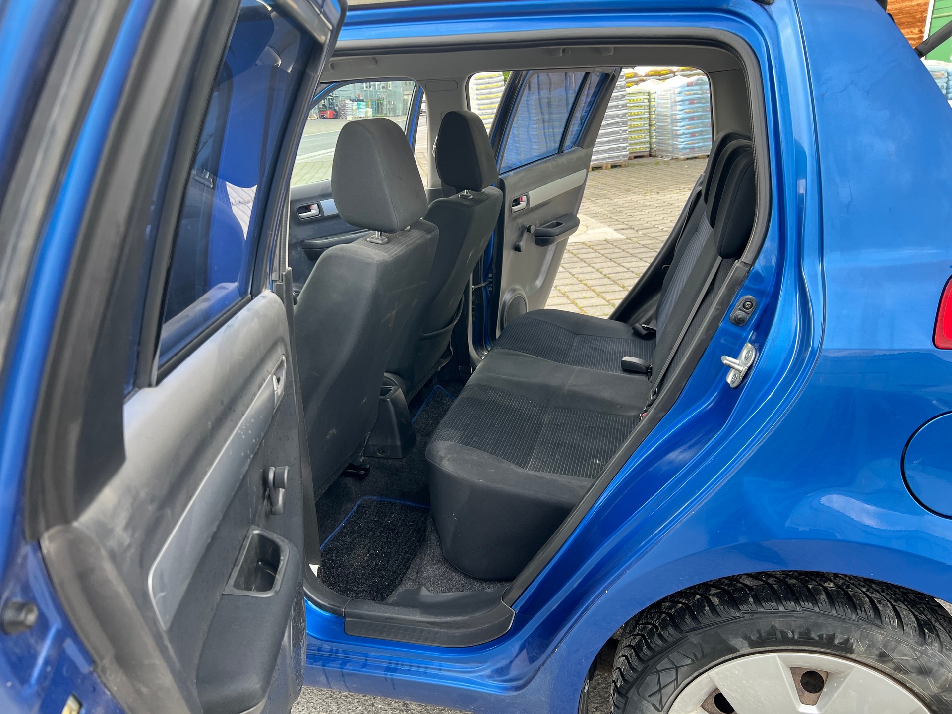 SUZUKI Swift 1.3i 16V GL-image-8