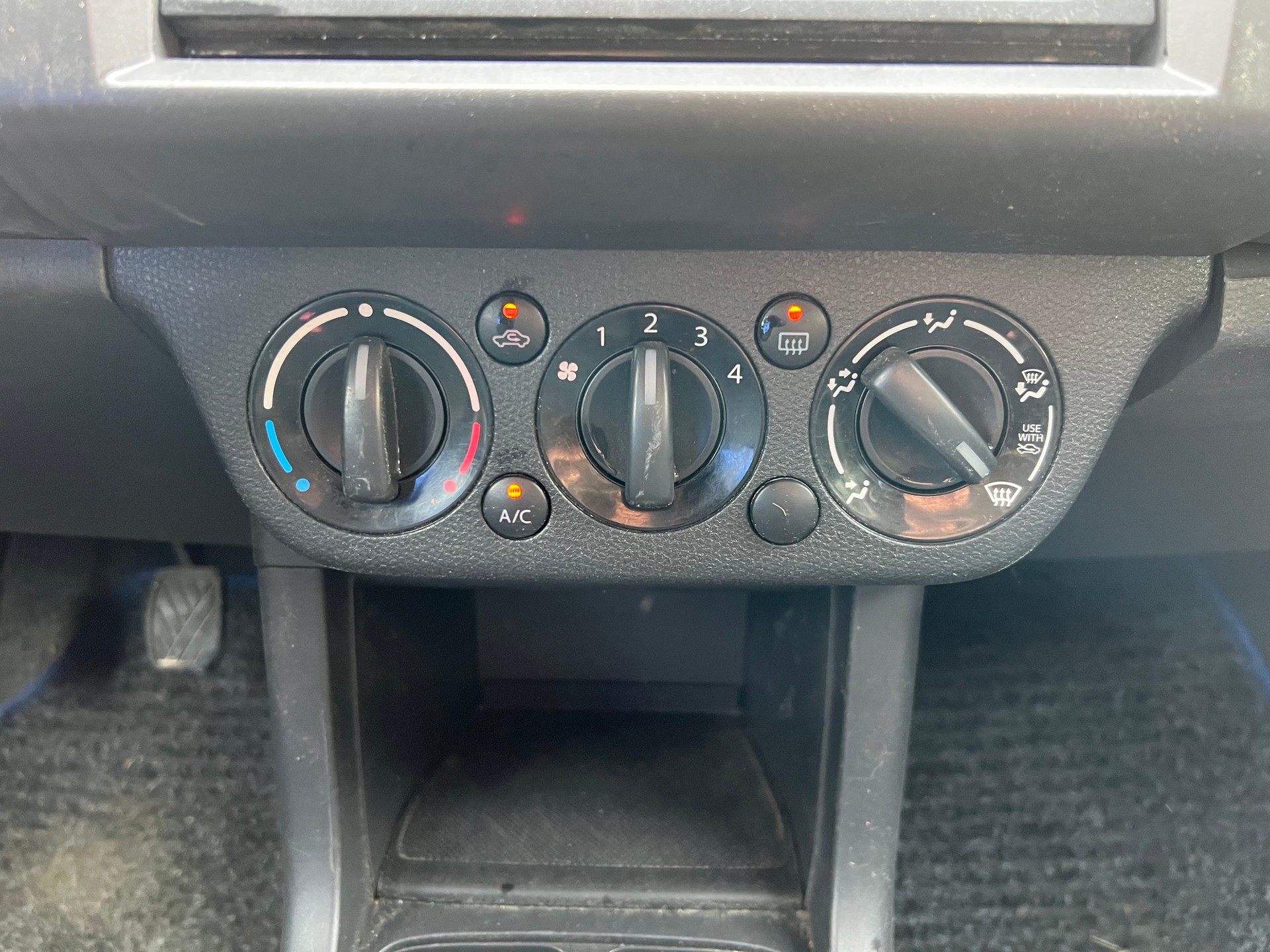 SUZUKI Swift 1.3i 16V GL-image-13