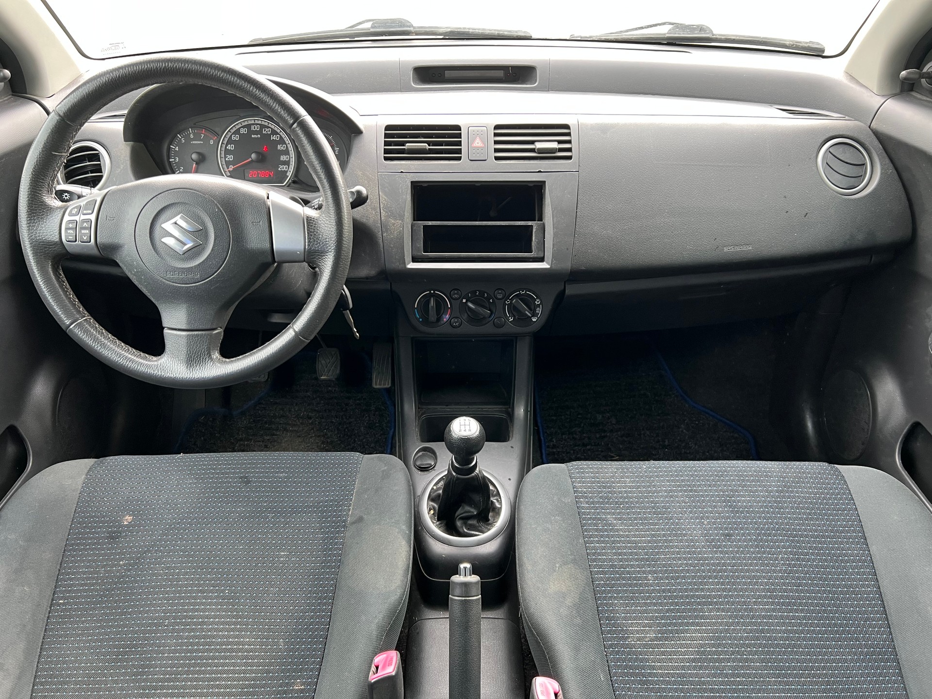 SUZUKI Swift 1.3i 16V GL-image-12
